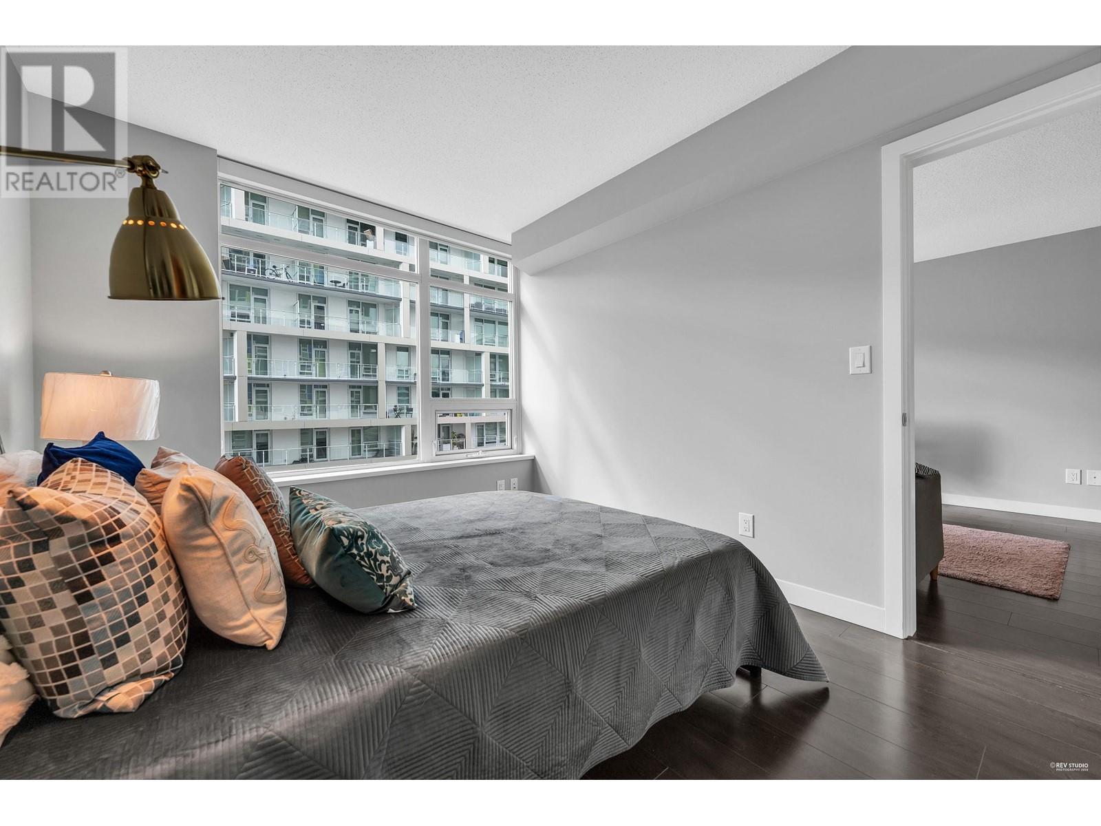 Listing Picture 17 of 21 : 758 6288 NO. 3 ROAD, Richmond / 烈治文 - 魯藝地產 Yvonne Lu Group - MLS Medallion Club Member