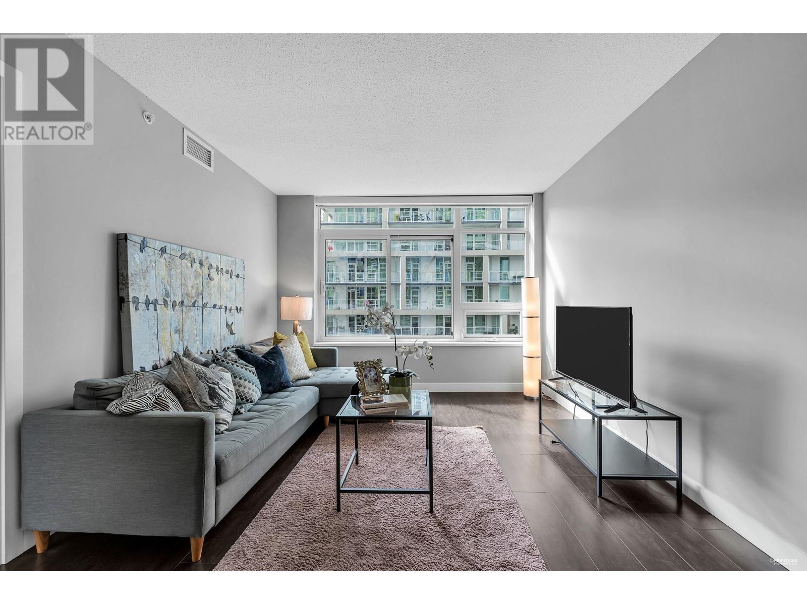 Listing Picture 3 of 21 : 758 6288 NO. 3 ROAD, Richmond / 烈治文 - 魯藝地產 Yvonne Lu Group - MLS Medallion Club Member