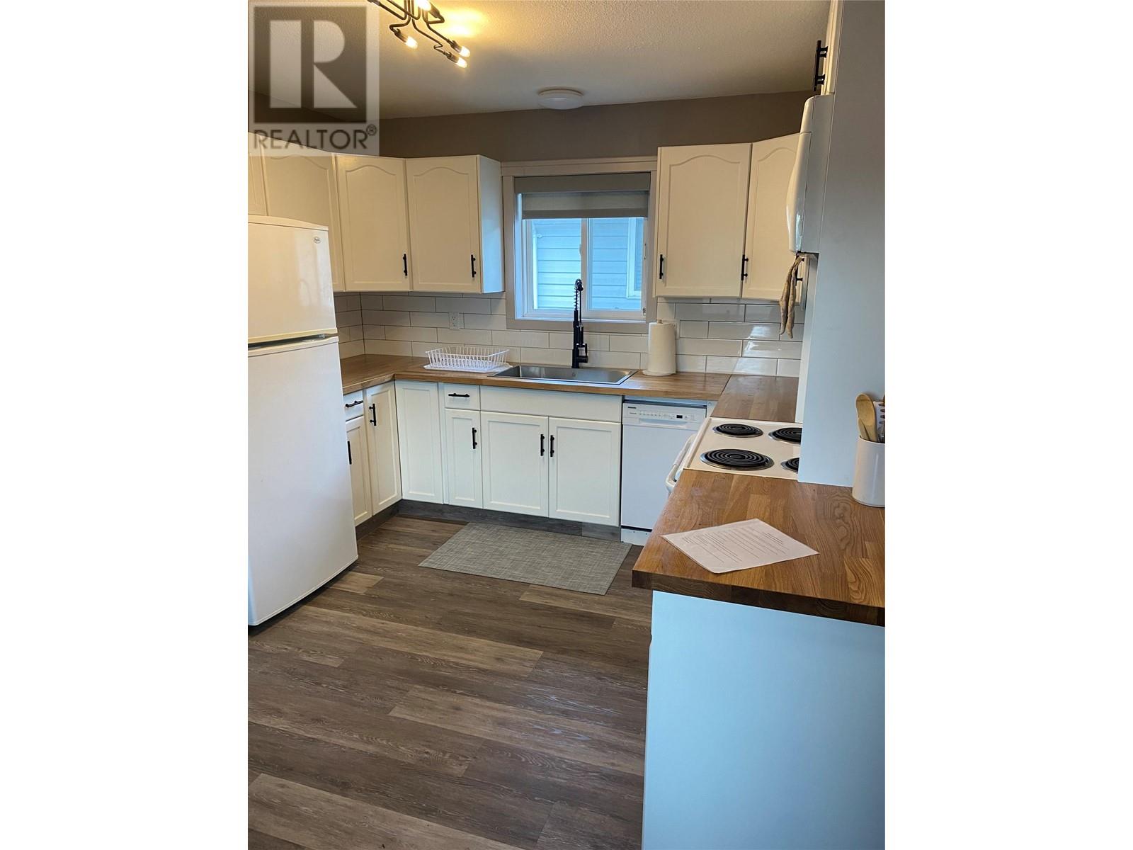 Property at 476 TENNIS Street image 3