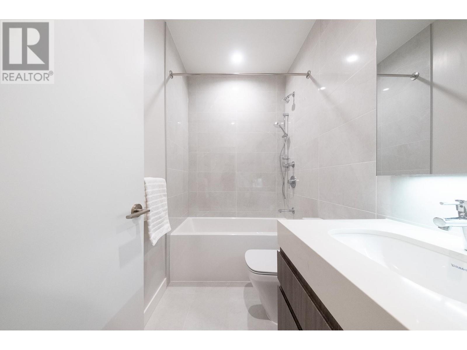 Listing Picture 18 of 28 : 103 6463 SILVER AVENUE, Burnaby / 本拿比 - 魯藝地產 Yvonne Lu Group - MLS Medallion Club Member