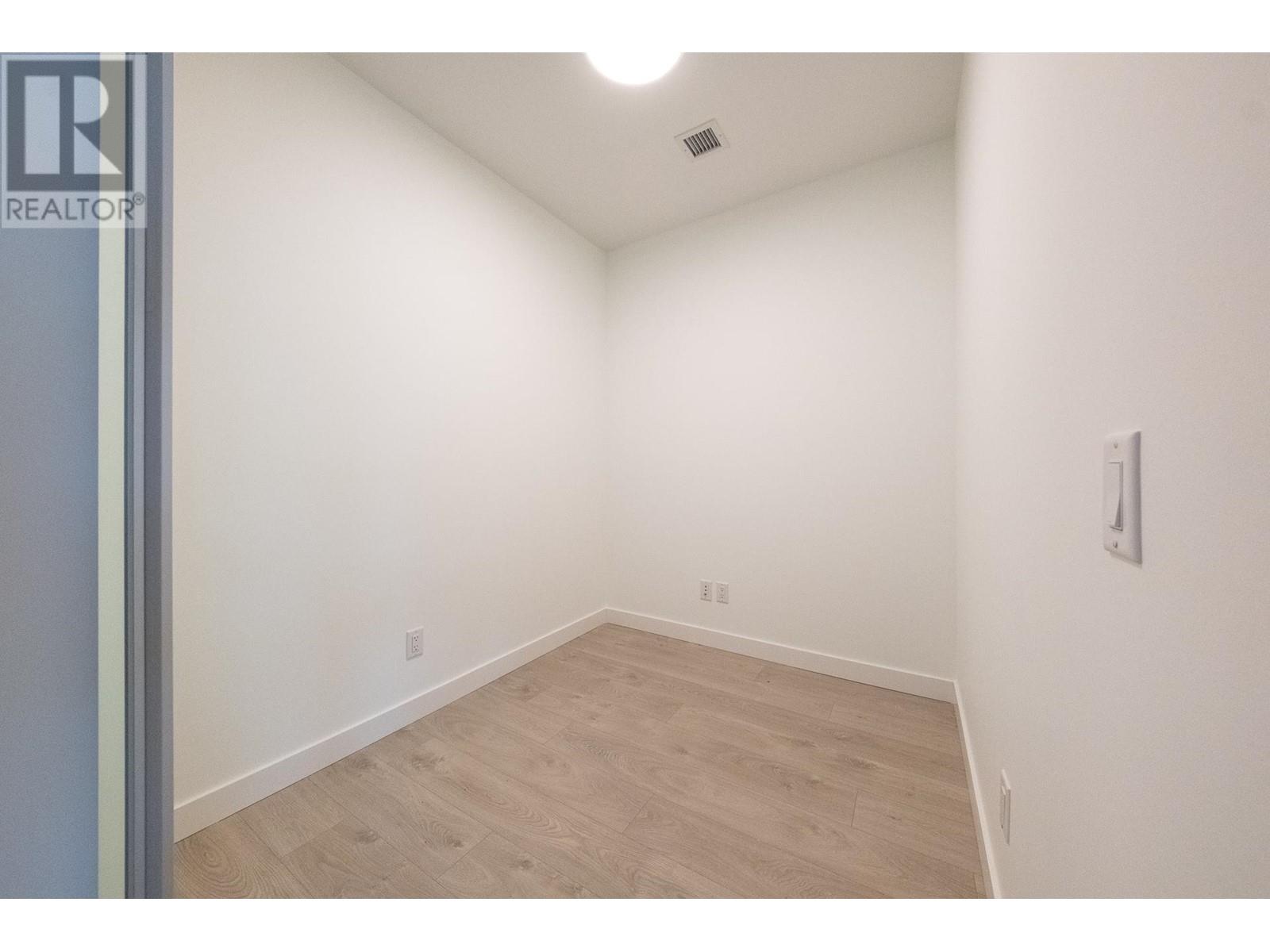 Listing Picture 14 of 28 : 103 6463 SILVER AVENUE, Burnaby / 本拿比 - 魯藝地產 Yvonne Lu Group - MLS Medallion Club Member
