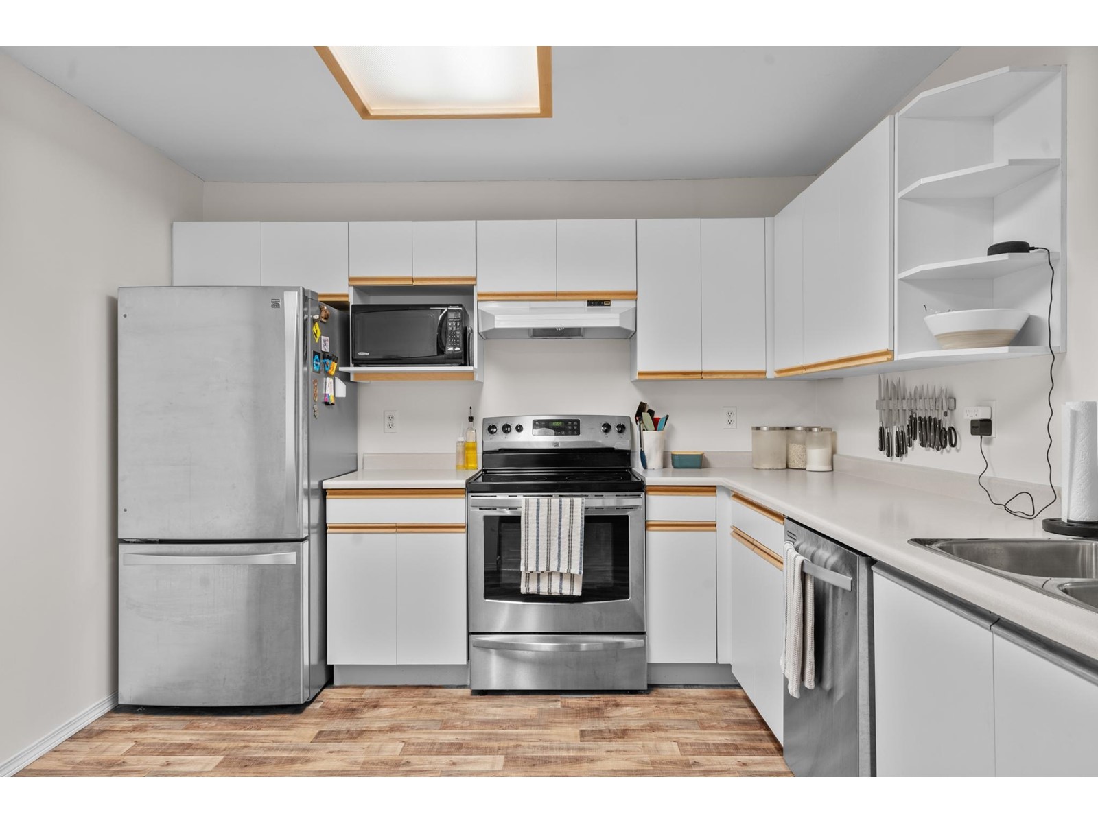Property at 208 20881 56 AVENUE image 5