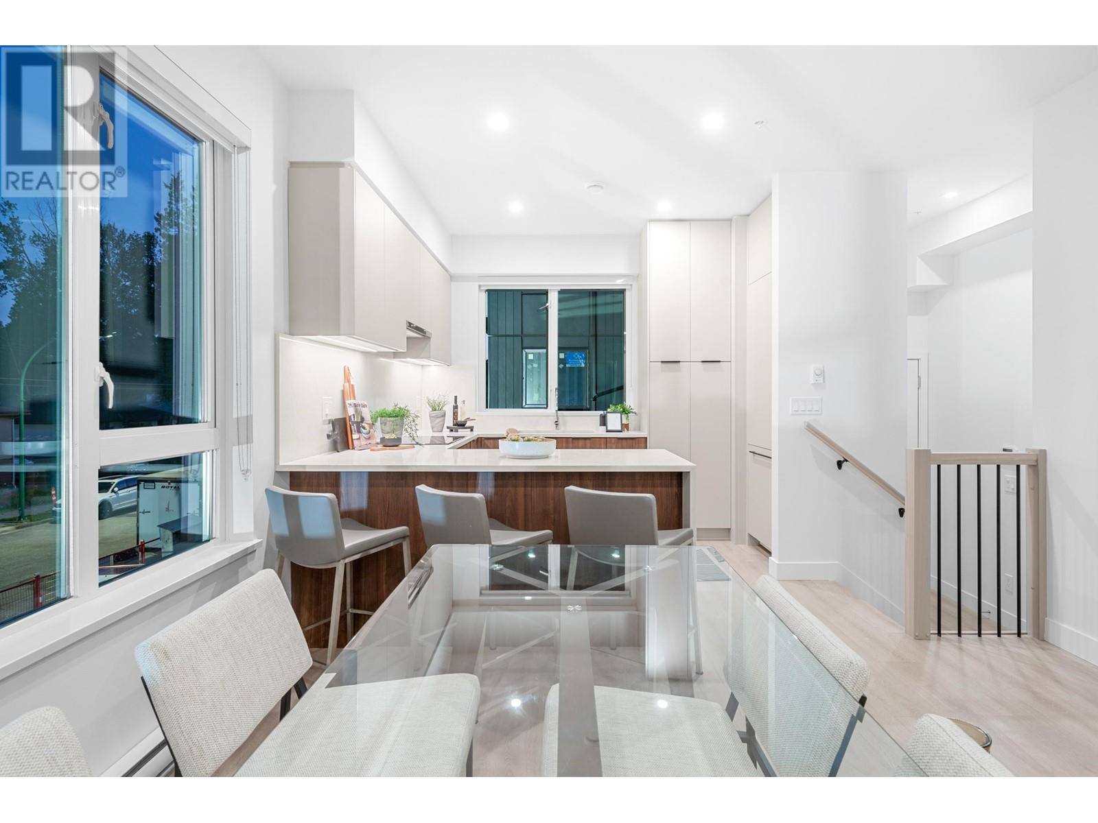 Listing Picture 34 of 40 : 201 7161 17TH AVENUE, Burnaby / 本拿比 - 魯藝地產 Yvonne Lu Group - MLS Medallion Club Member