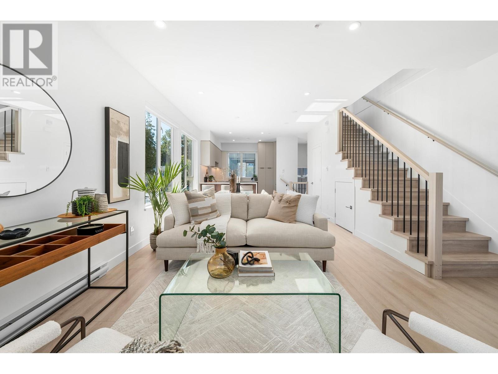 Listing Picture 39 of 40 : 201 7161 17TH AVENUE, Burnaby / 本拿比 - 魯藝地產 Yvonne Lu Group - MLS Medallion Club Member
