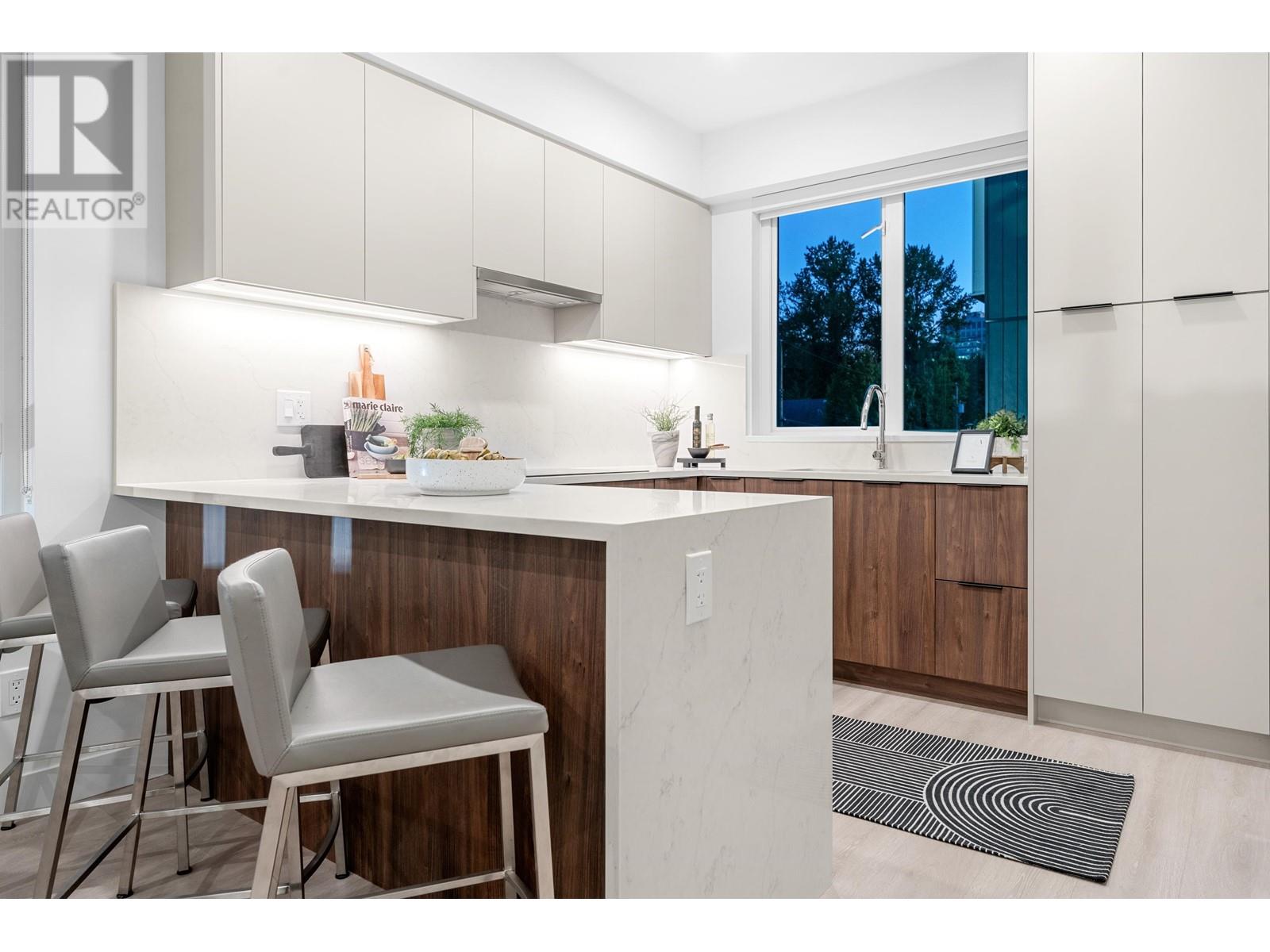 Listing Picture 11 of 36 : 206 7161 17TH AVENUE, Burnaby / 本拿比 - 魯藝地產 Yvonne Lu Group - MLS Medallion Club Member