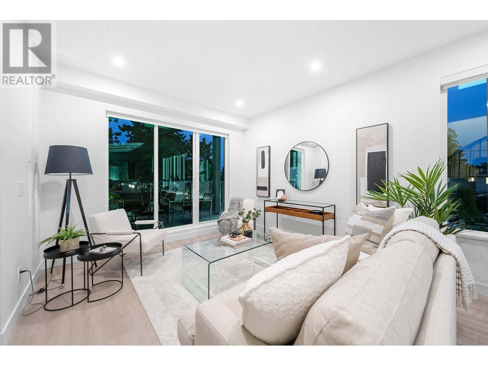 Listing Picture 26 of 36 : 206 7161 17TH AVENUE, Burnaby / 本拿比 - 魯藝地產 Yvonne Lu Group - MLS Medallion Club Member