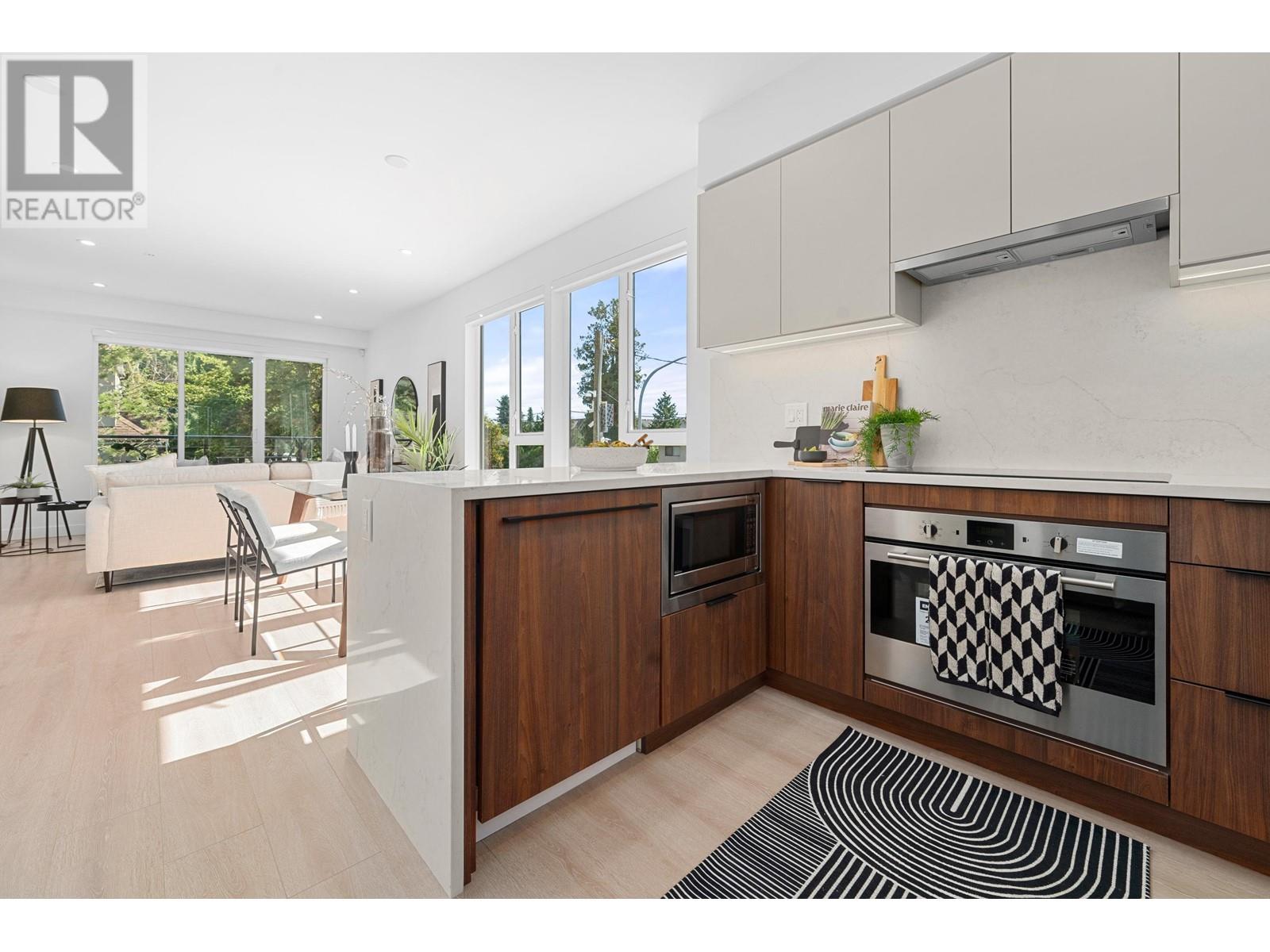 Listing Picture 4 of 36 : 206 7161 17TH AVENUE, Burnaby / 本拿比 - 魯藝地產 Yvonne Lu Group - MLS Medallion Club Member