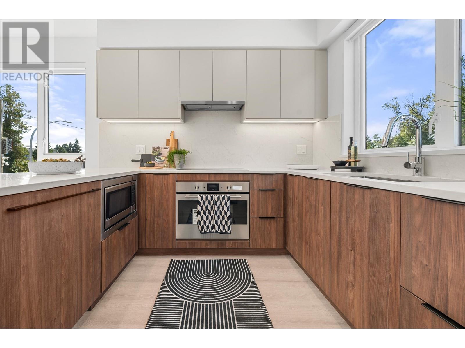 Listing Picture 5 of 36 : 206 7161 17TH AVENUE, Burnaby / 本拿比 - 魯藝地產 Yvonne Lu Group - MLS Medallion Club Member