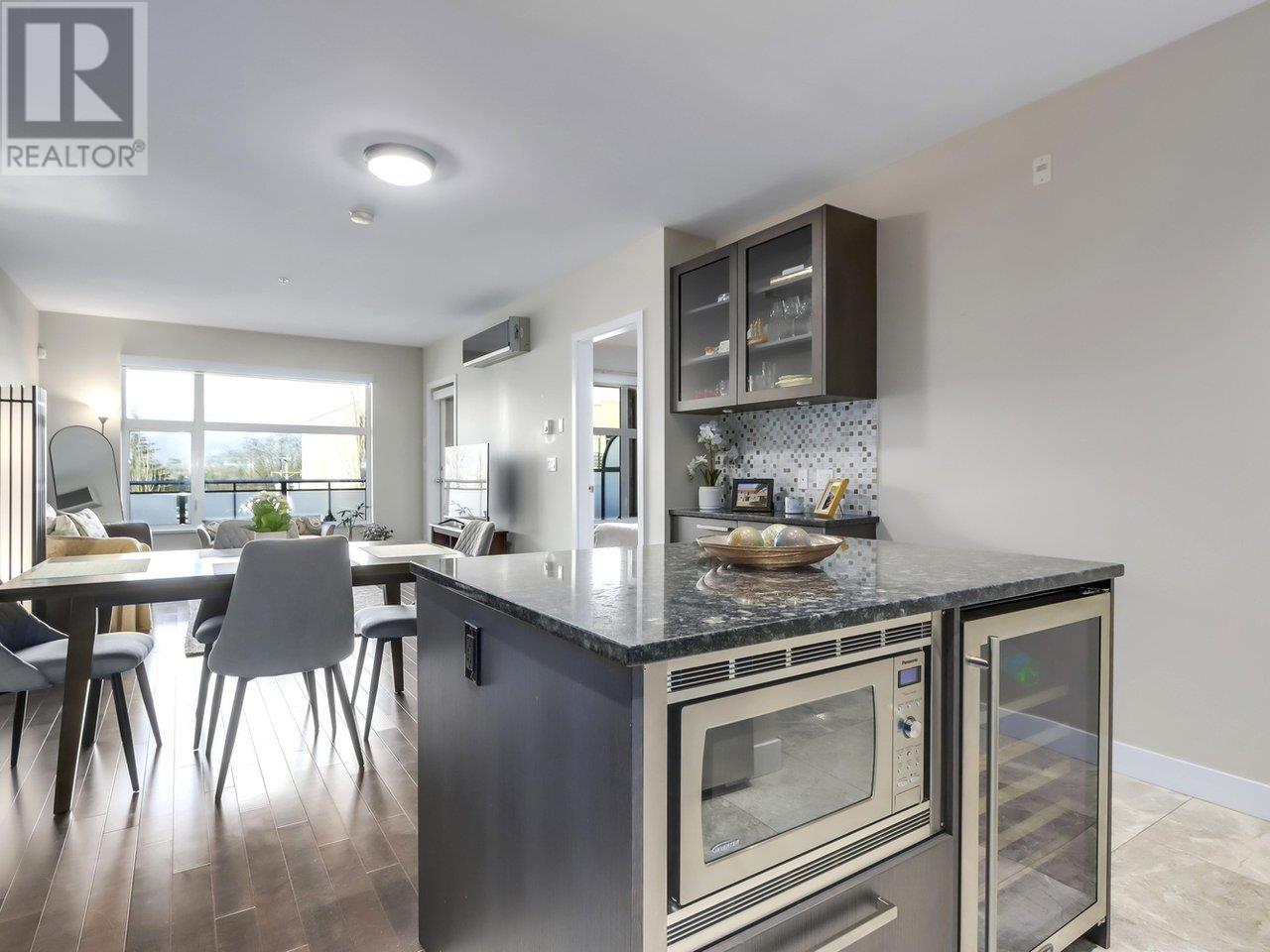 Listing Picture 12 of 25 : 301 4570 HASTINGS STREET, Burnaby / 本拿比 - 魯藝地產 Yvonne Lu Group - MLS Medallion Club Member