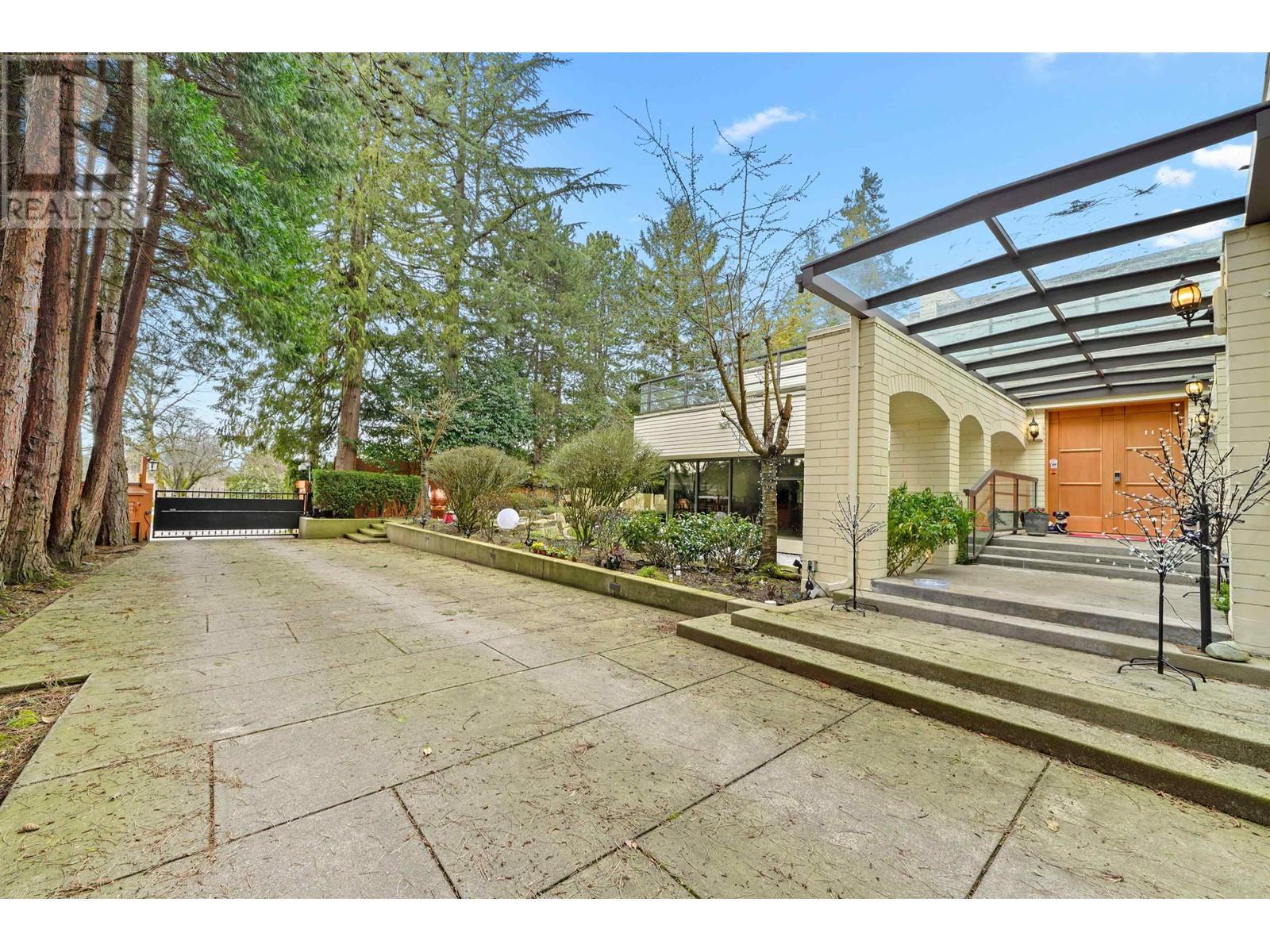 Property at 7188 HUDSON STREET image 3
