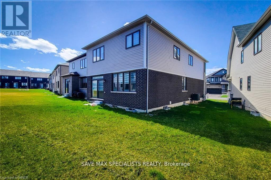 Property at 28 HAWICK CRESCENT image 4