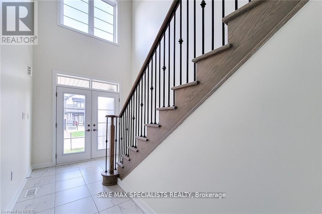 Property at 28 HAWICK CRESCENT image 5