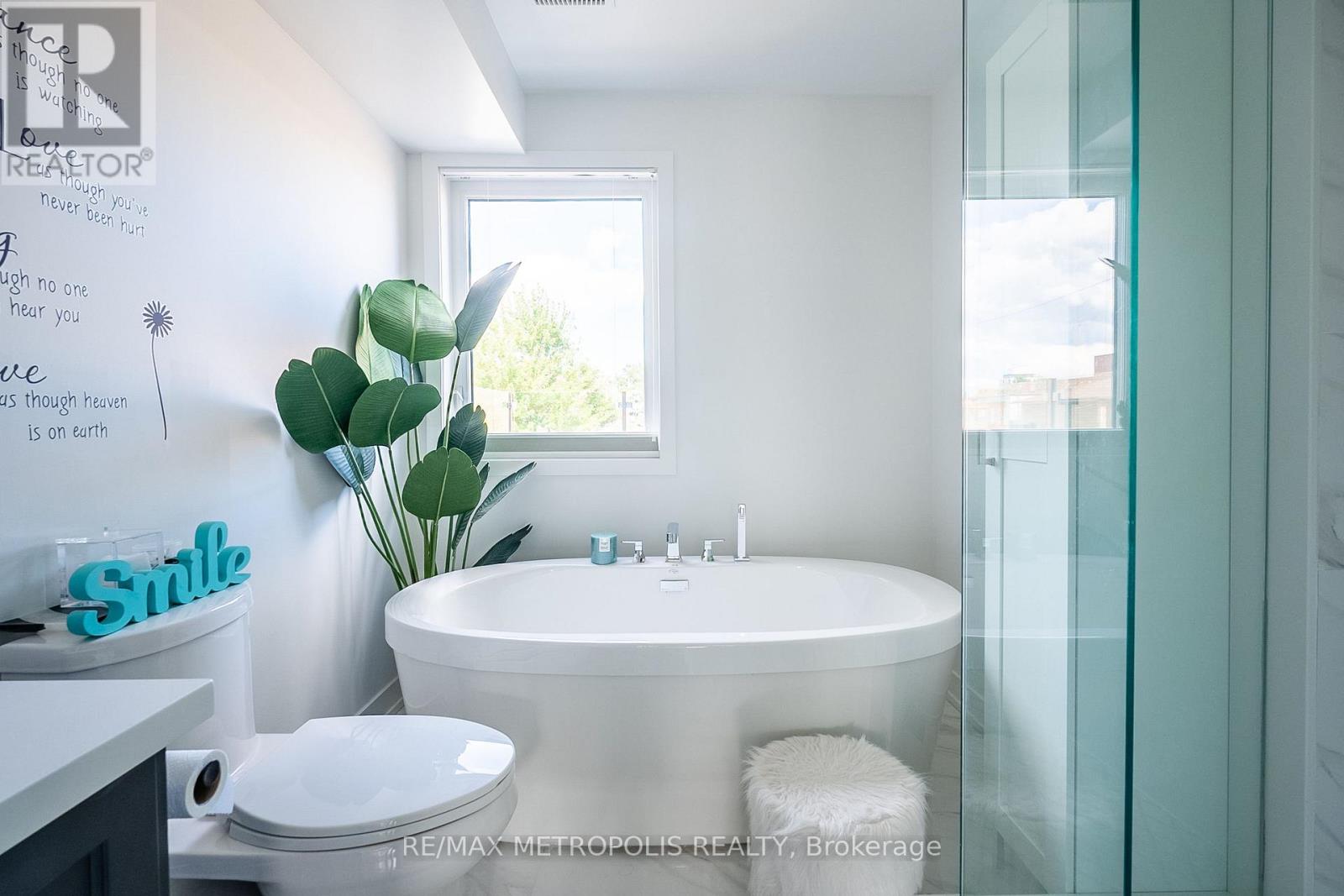 Entire - 27 Thornton Avenue, Toronto, Ontario  M6E 2E3 - Photo 17 - W11954053