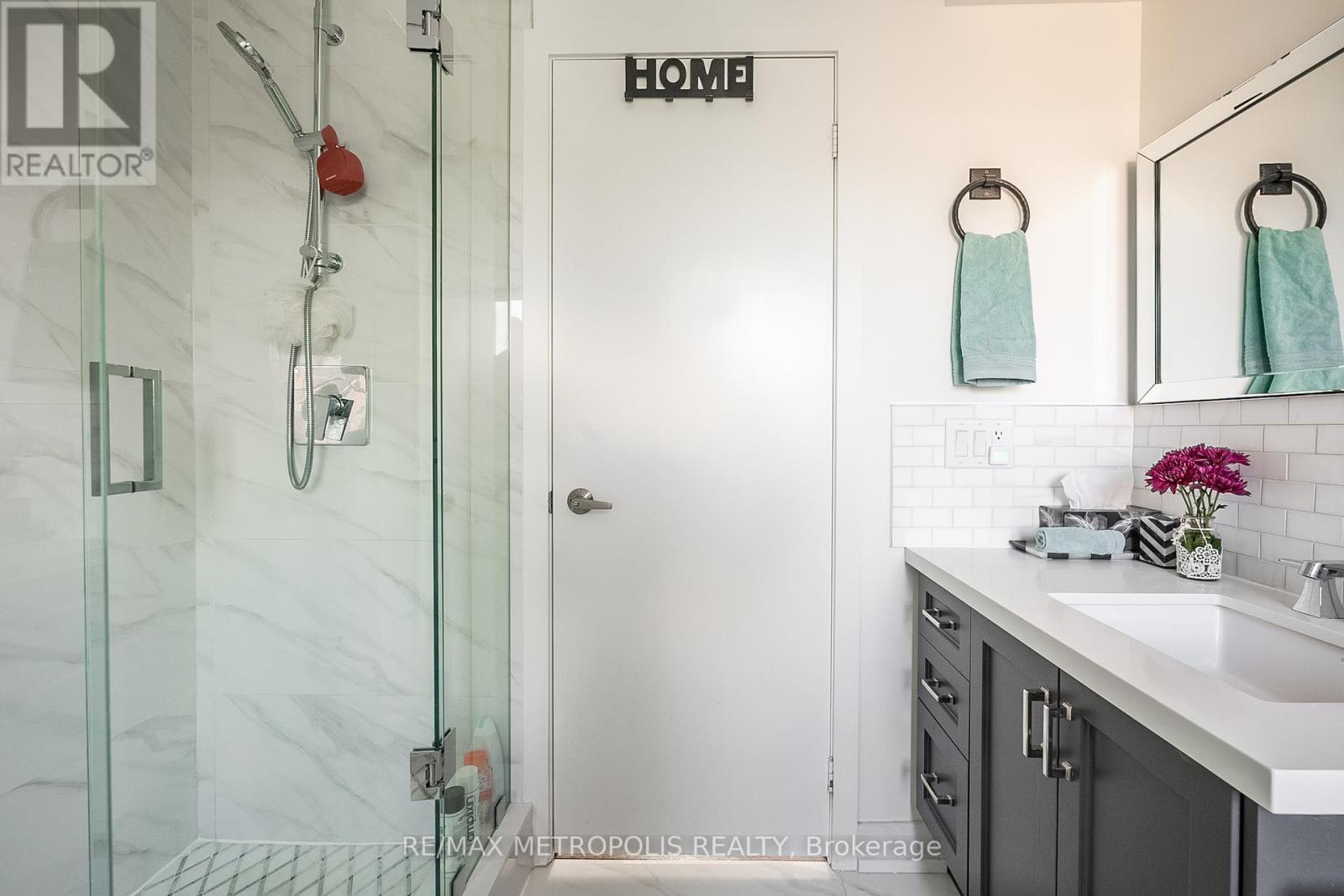 Entire - 27 Thornton Avenue, Toronto, Ontario  M6E 2E3 - Photo 18 - W11954053