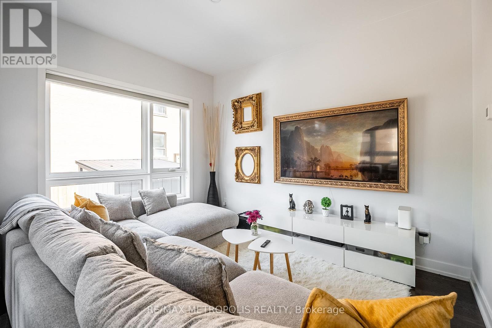 Entire - 27 Thornton Avenue, Toronto, Ontario  M6E 2E3 - Photo 3 - W11954053