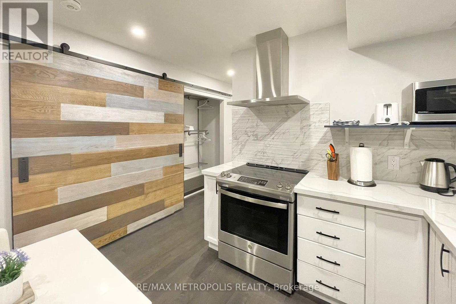 Entire - 27 Thornton Avenue, Toronto, Ontario  M6E 2E3 - Photo 36 - W11954053
