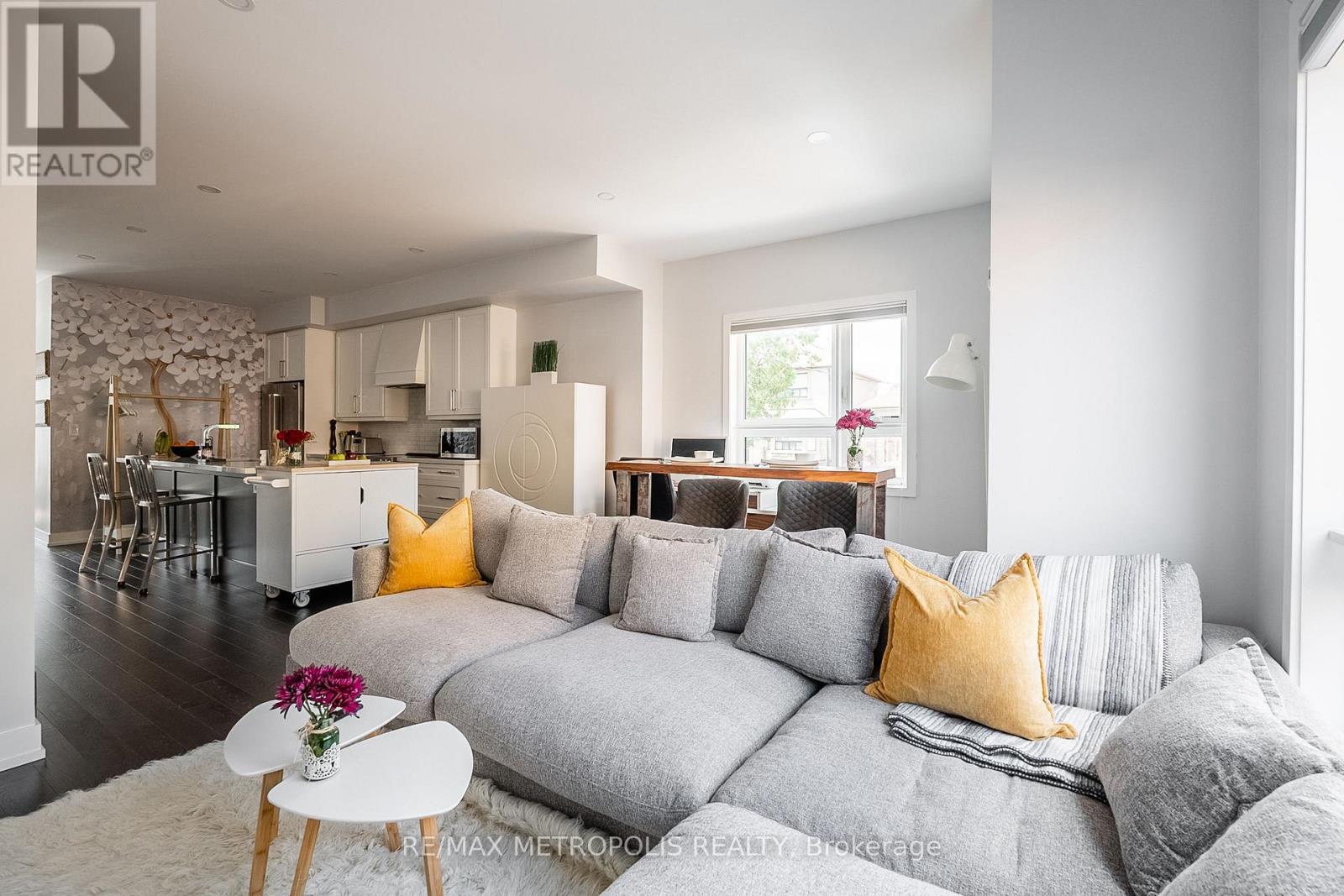 Entire - 27 Thornton Avenue, Toronto, Ontario  M6E 2E3 - Photo 4 - W11954053