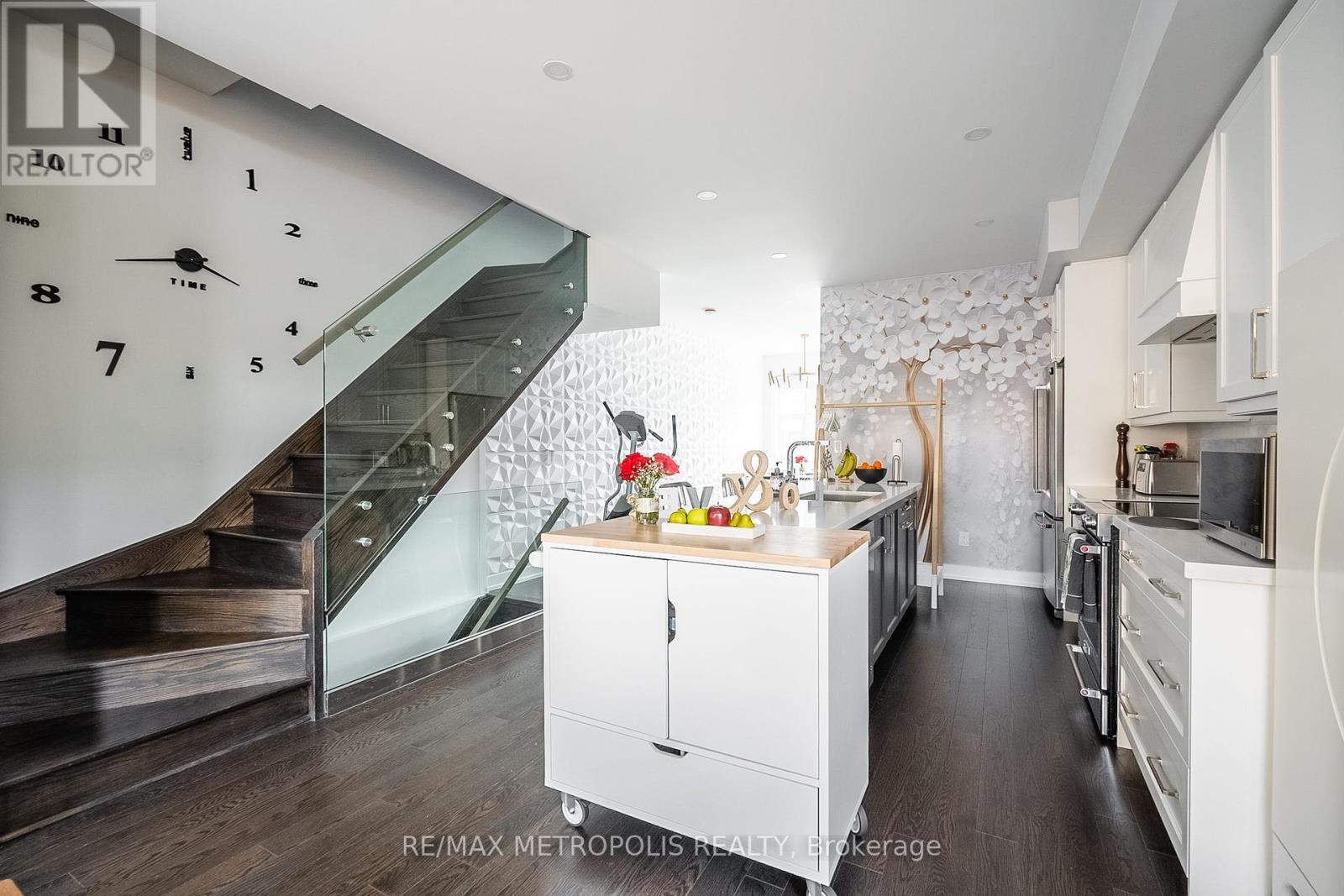 Entire - 27 Thornton Avenue, Toronto, Ontario  M6E 2E3 - Photo 7 - W11954053