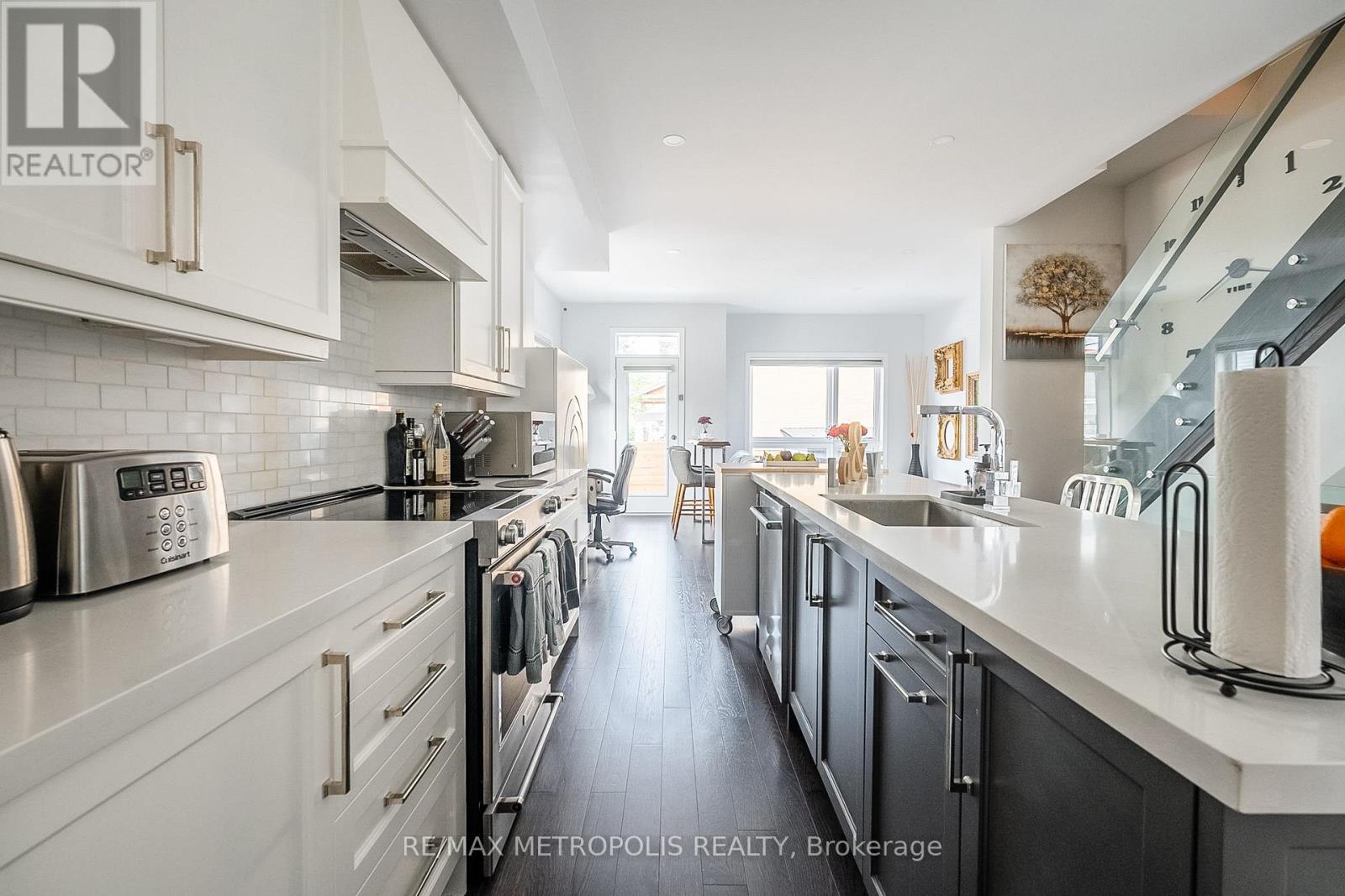 Entire - 27 Thornton Avenue, Toronto, Ontario  M6E 2E3 - Photo 8 - W11954053