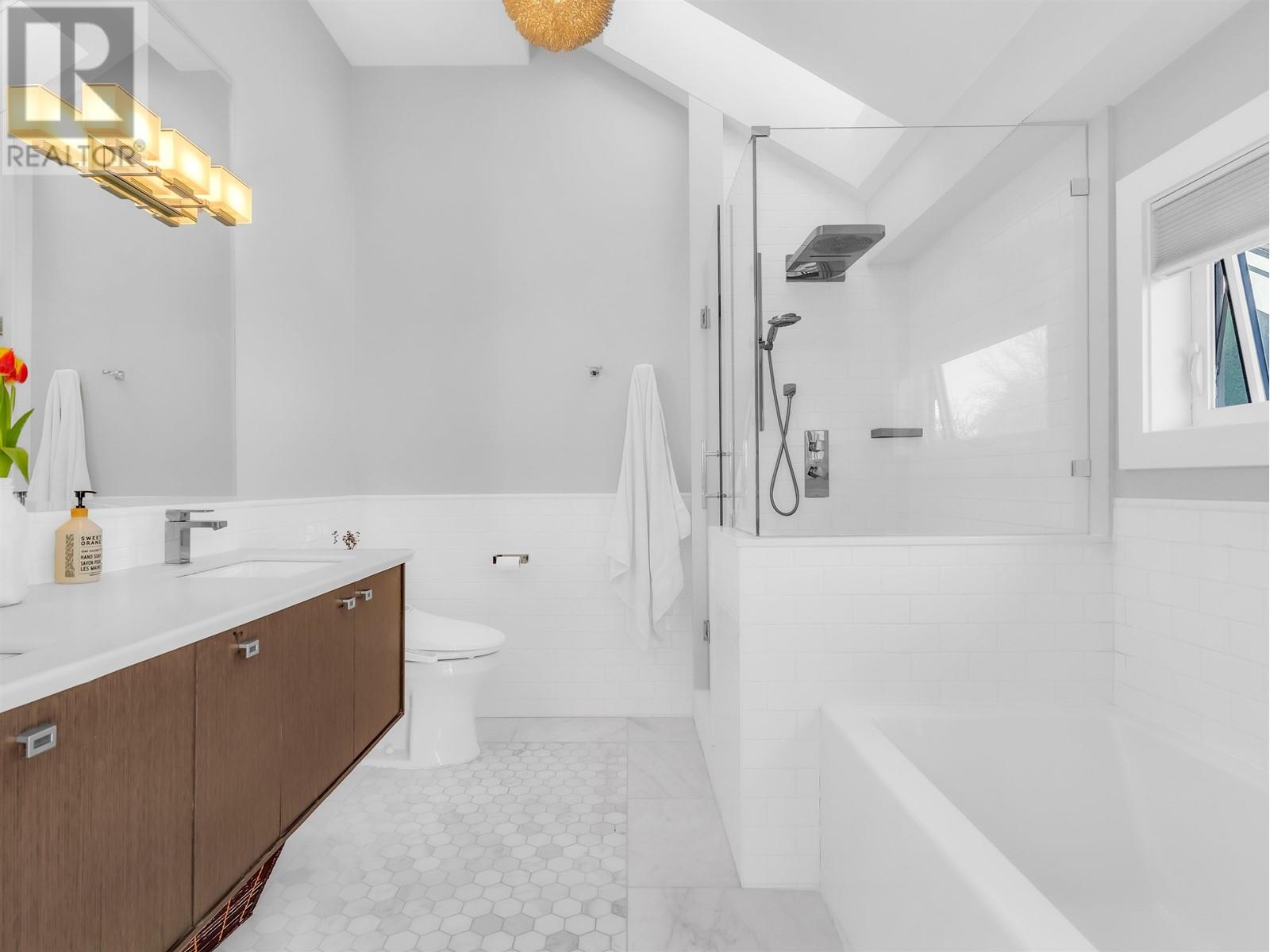 Listing Picture 21 of 40 : 420 W 17TH AVENUE, Vancouver / 溫哥華 - 魯藝地產 Yvonne Lu Group - MLS Medallion Club Member