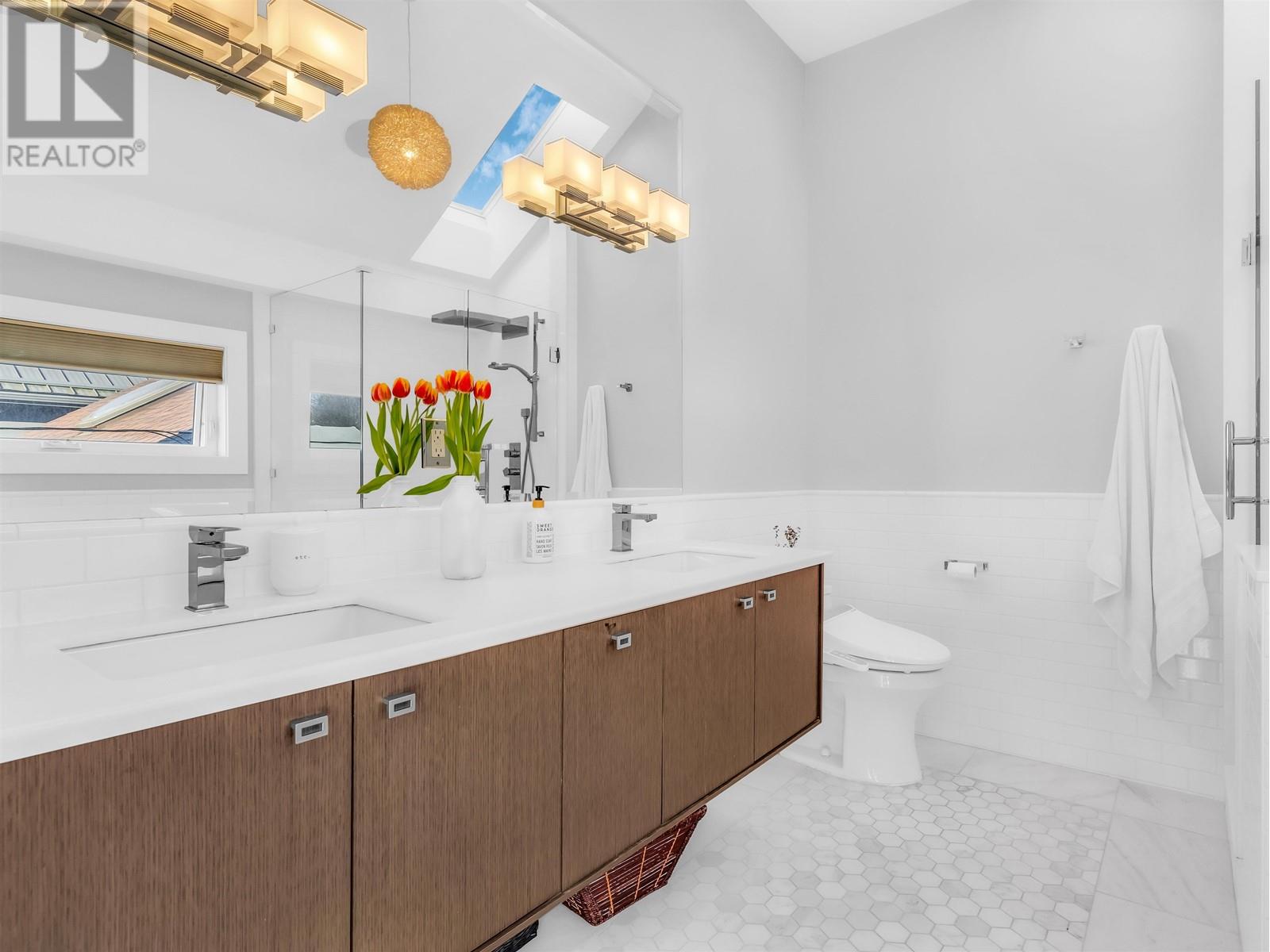 Listing Picture 20 of 40 : 420 W 17TH AVENUE, Vancouver / 溫哥華 - 魯藝地產 Yvonne Lu Group - MLS Medallion Club Member