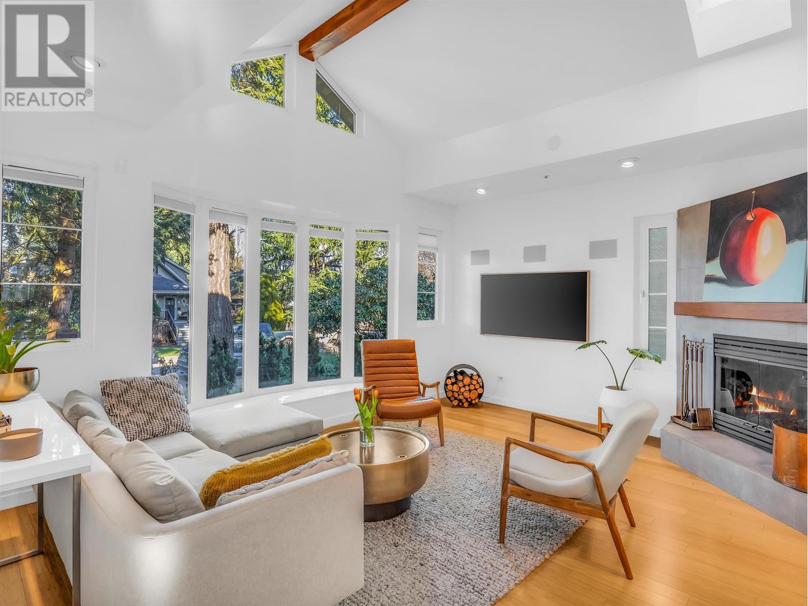 Listing Picture 2 of 40 : 420 W 17TH AVENUE, Vancouver / 溫哥華 - 魯藝地產 Yvonne Lu Group - MLS Medallion Club Member