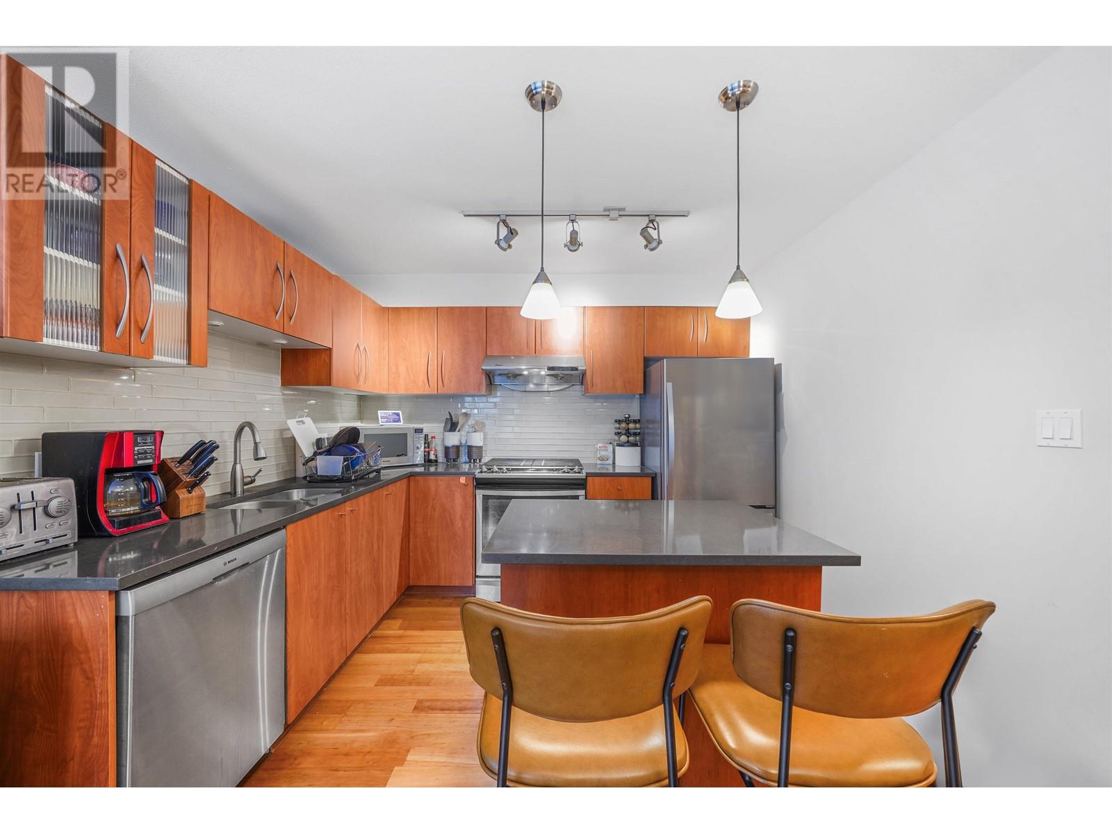 Listing Picture 7 of 19 : 206 736 W 14TH AVENUE, Vancouver / 溫哥華 - 魯藝地產 Yvonne Lu Group - MLS Medallion Club Member