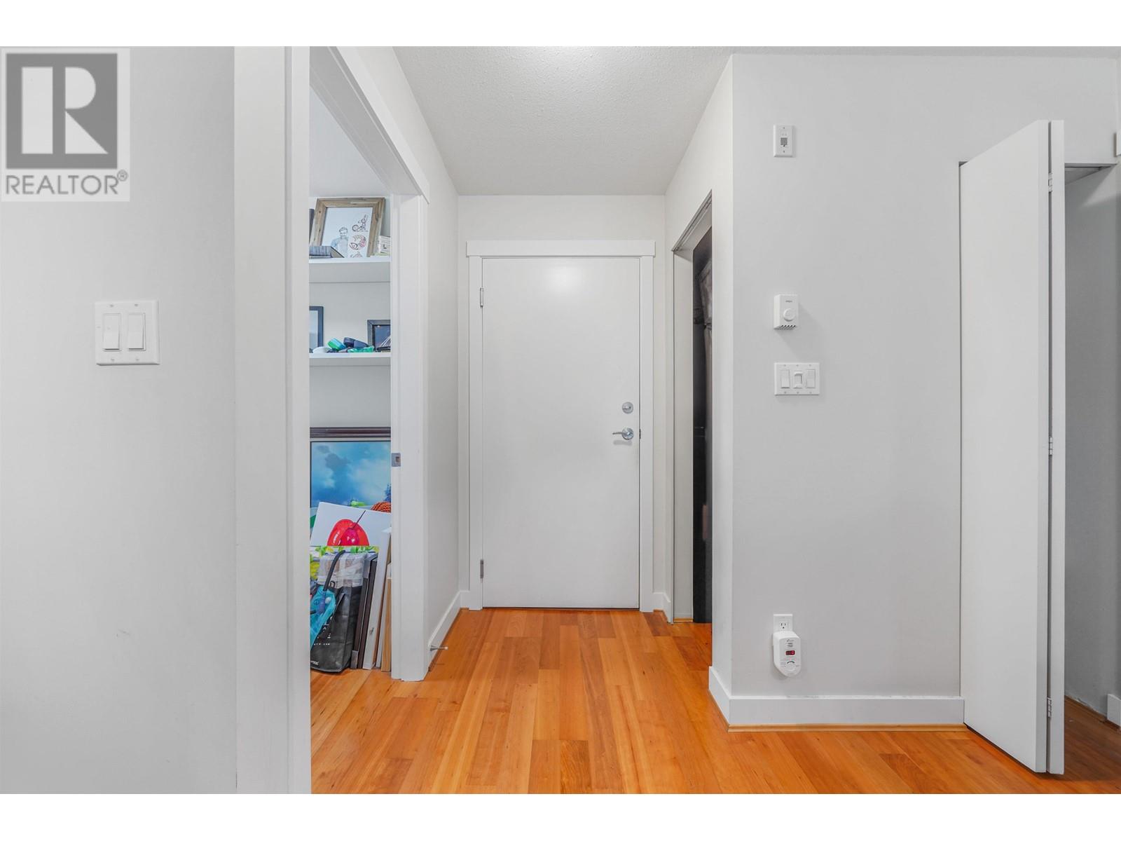 Listing Picture 5 of 19 : 206 736 W 14TH AVENUE, Vancouver / 溫哥華 - 魯藝地產 Yvonne Lu Group - MLS Medallion Club Member