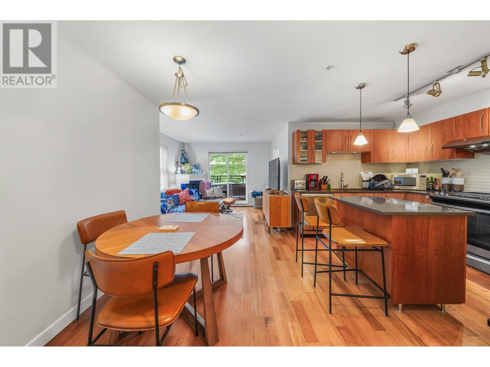 Listing Picture 9 of 19 : 206 736 W 14TH AVENUE, Vancouver / 溫哥華 - 魯藝地產 Yvonne Lu Group - MLS Medallion Club Member