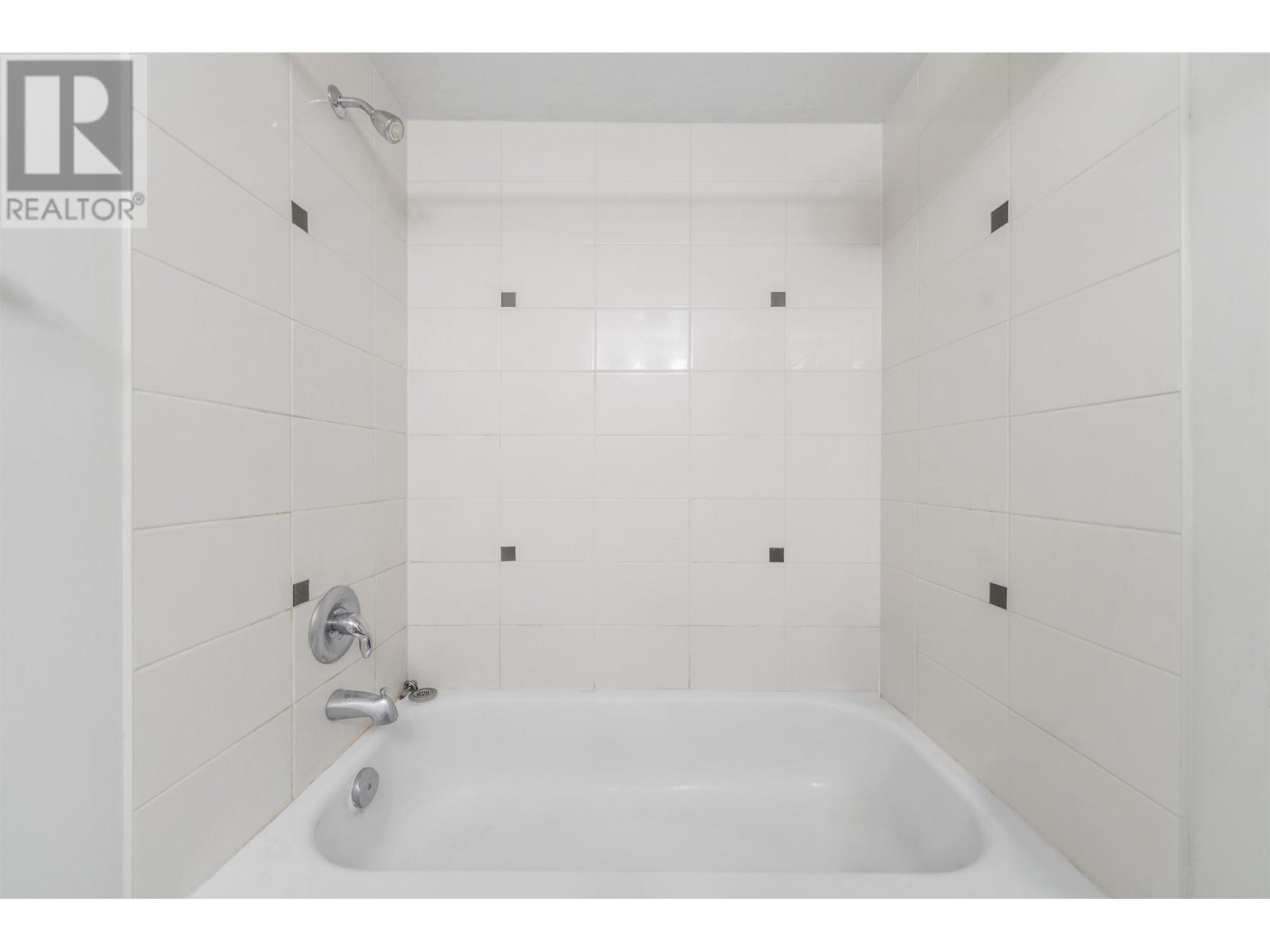 Listing Picture 14 of 19 : 206 736 W 14TH AVENUE, Vancouver / 溫哥華 - 魯藝地產 Yvonne Lu Group - MLS Medallion Club Member