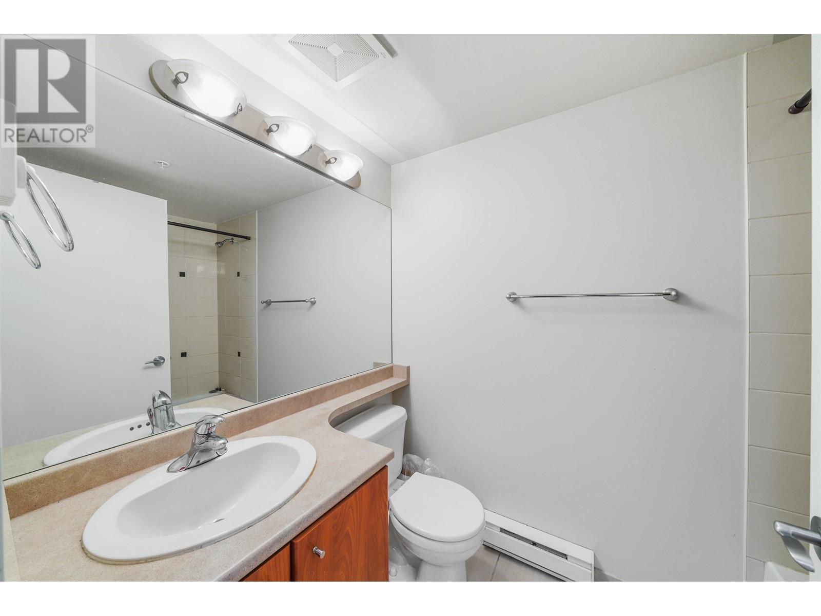 Listing Picture 13 of 19 : 206 736 W 14TH AVENUE, Vancouver / 溫哥華 - 魯藝地產 Yvonne Lu Group - MLS Medallion Club Member