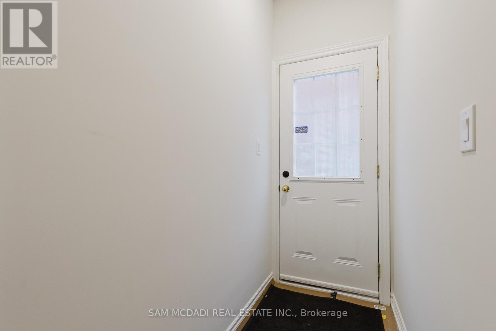 Bsmt - 3 Sherbrooke Street, Brampton, Ontario  L6R 0M9 - Photo 6 - W11954075