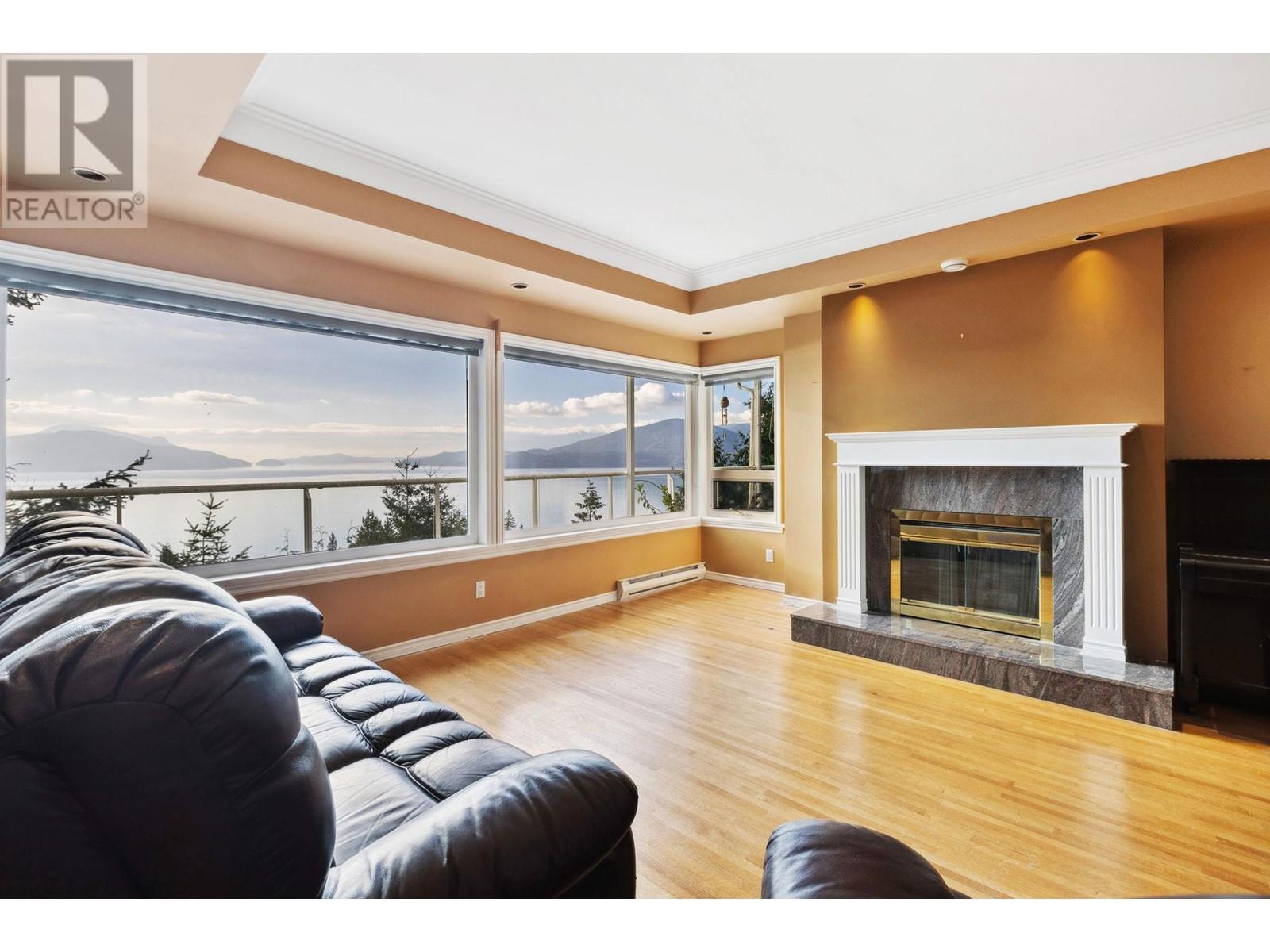 350 KELVIN GROVE WAY, lions bay, British Columbia