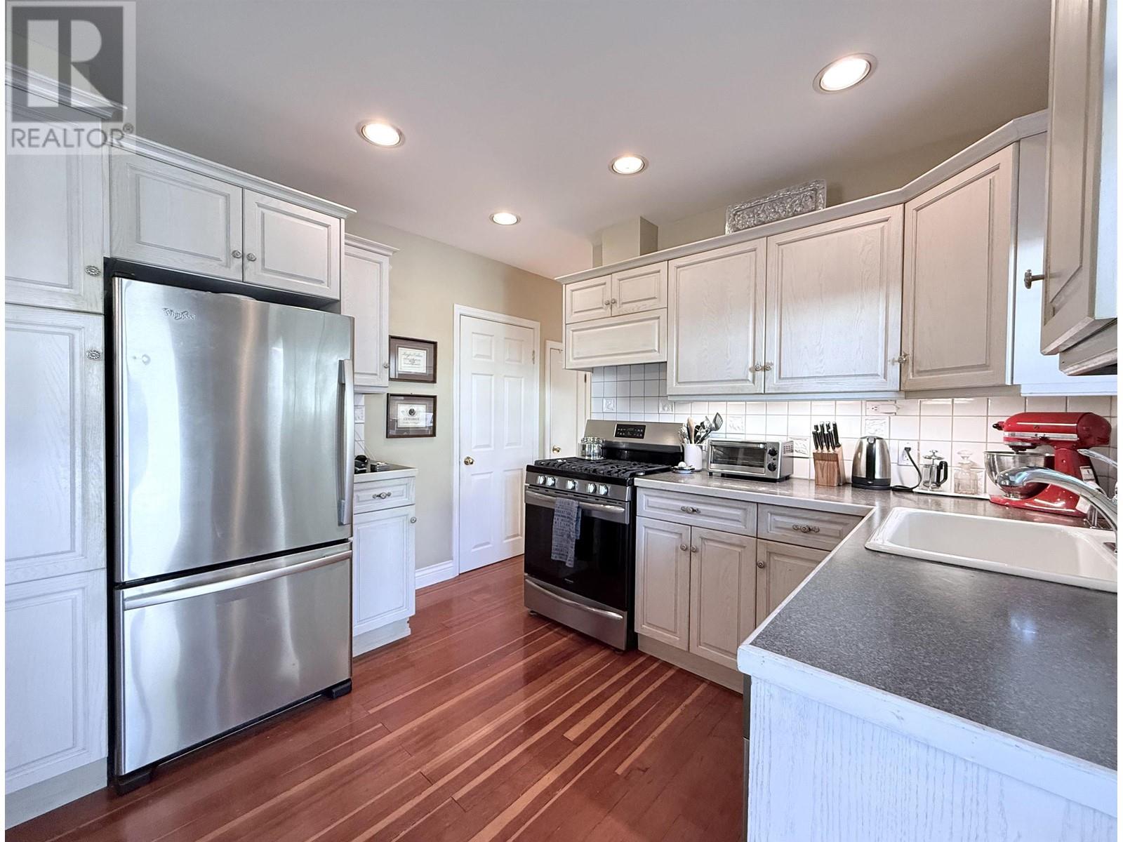 680 Thompson Avenue, Coquitlam, British Columbia  V3J 3Z8 - Photo 8 - R2962944