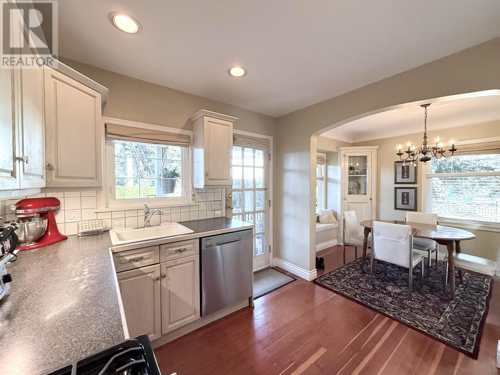 680 Thompson Avenue, Coquitlam, British Columbia  V3J 3Z8 - Photo 9 - R2962944
