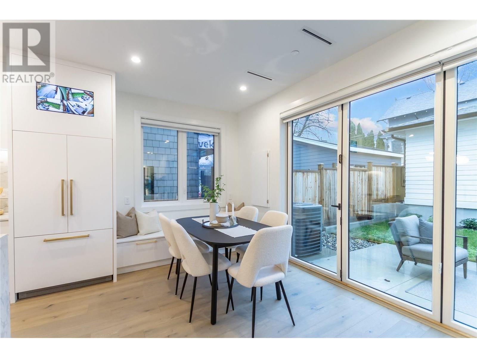 Listing Picture 5 of 25 : 2 1982 VENABLES STREET, Vancouver / 溫哥華 - 魯藝地產 Yvonne Lu Group - MLS Medallion Club Member