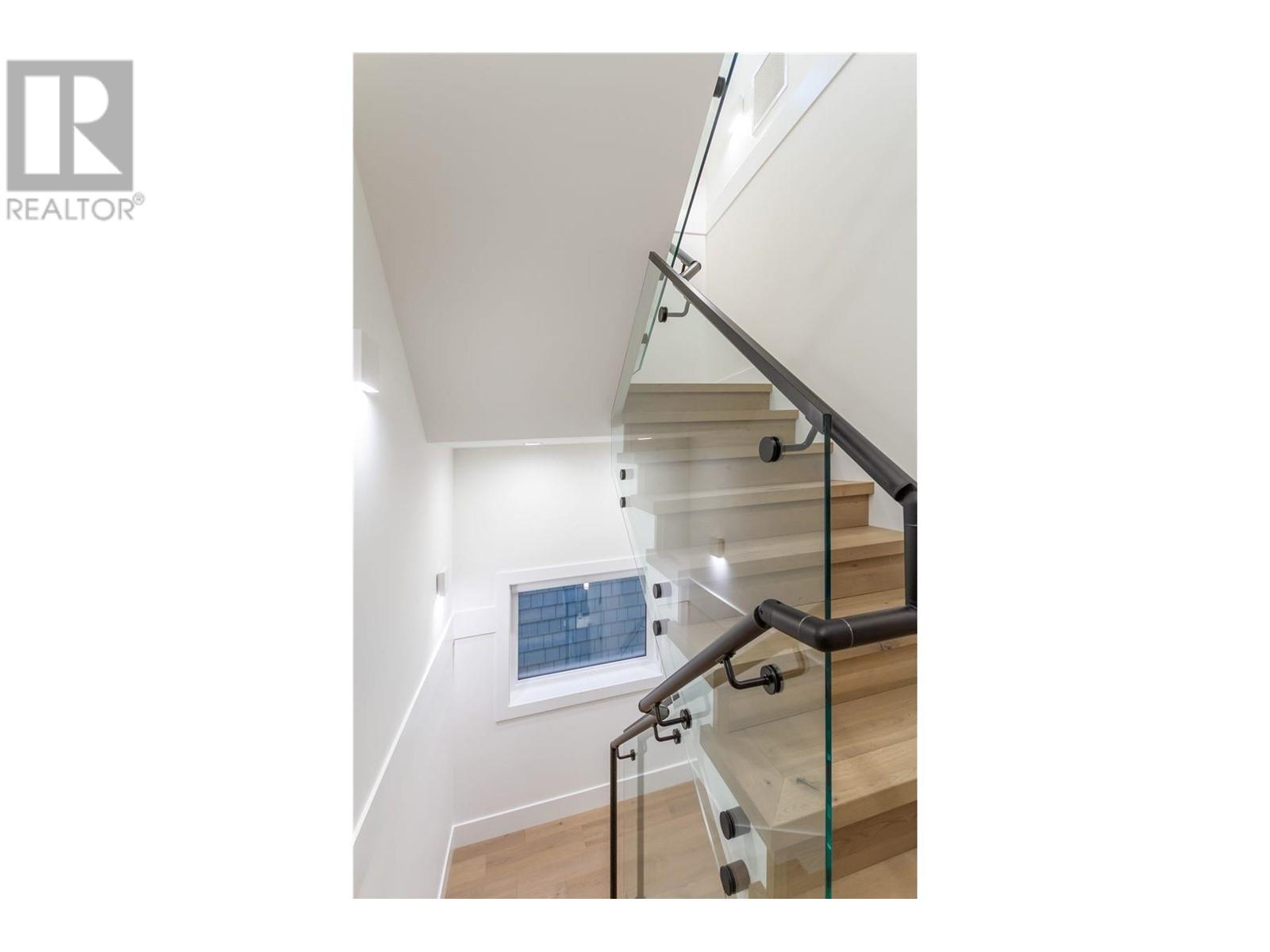 Listing Picture 12 of 25 : 2 1982 VENABLES STREET, Vancouver / 溫哥華 - 魯藝地產 Yvonne Lu Group - MLS Medallion Club Member