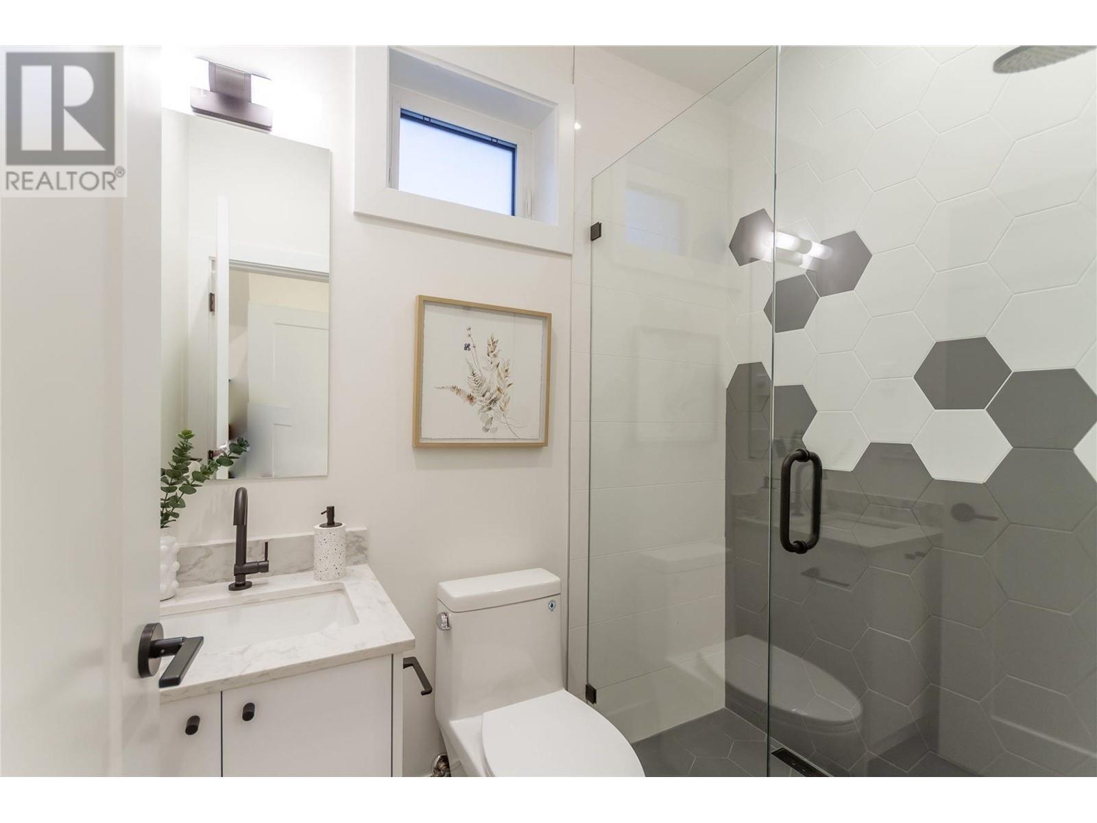 Listing Picture 20 of 25 : 2 1982 VENABLES STREET, Vancouver / 溫哥華 - 魯藝地產 Yvonne Lu Group - MLS Medallion Club Member