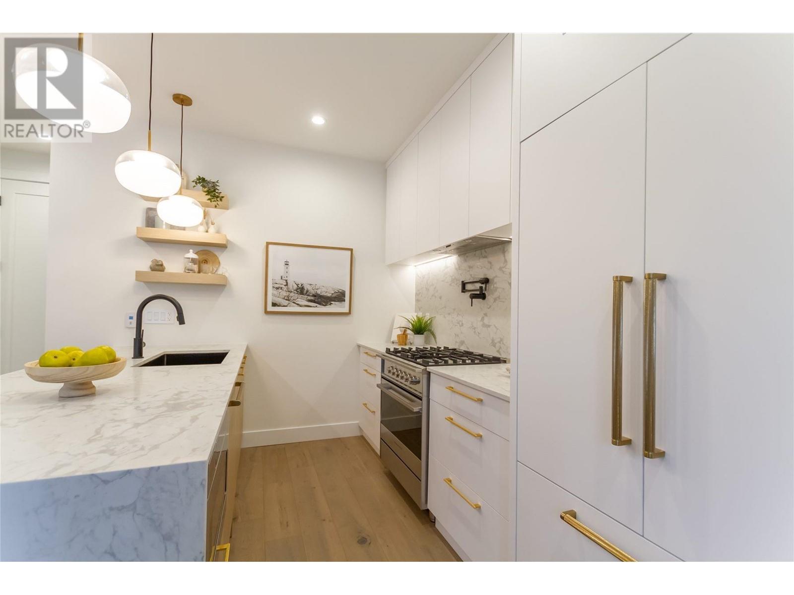 Listing Picture 9 of 25 : 2 1982 VENABLES STREET, Vancouver / 溫哥華 - 魯藝地產 Yvonne Lu Group - MLS Medallion Club Member