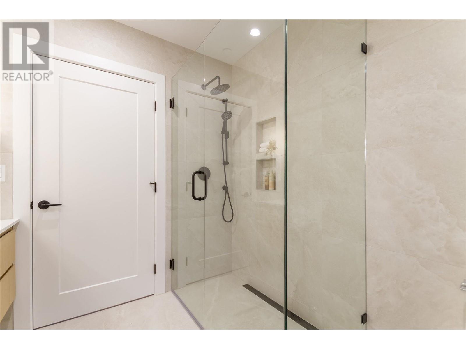 Listing Picture 16 of 25 : 2 1982 VENABLES STREET, Vancouver / 溫哥華 - 魯藝地產 Yvonne Lu Group - MLS Medallion Club Member