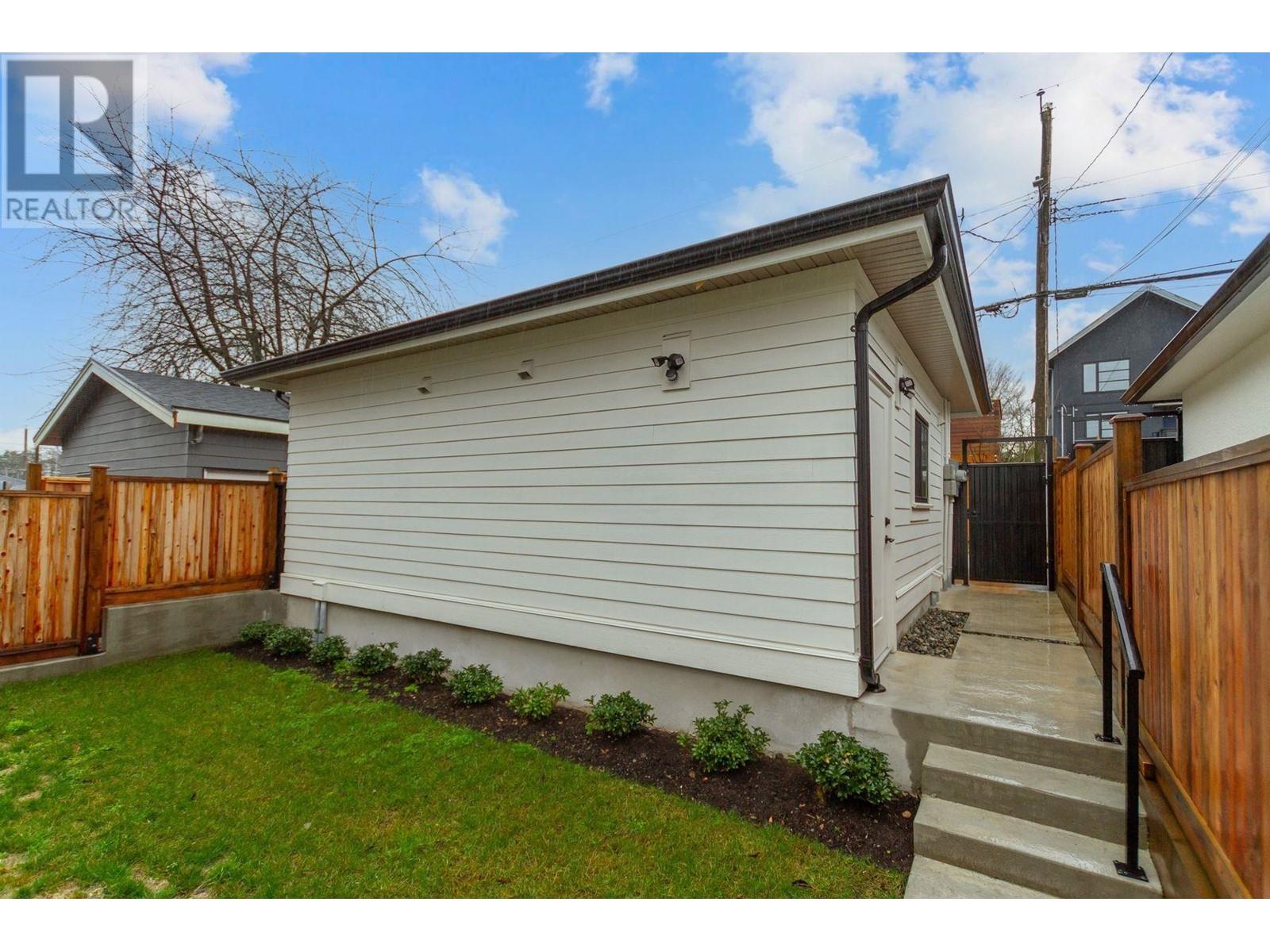 Listing Picture 24 of 25 : 2 1982 VENABLES STREET, Vancouver / 溫哥華 - 魯藝地產 Yvonne Lu Group - MLS Medallion Club Member