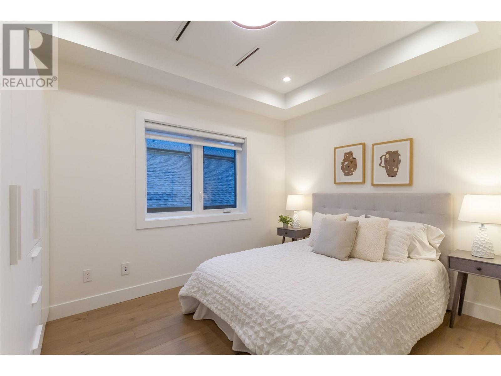 Listing Picture 19 of 25 : 2 1982 VENABLES STREET, Vancouver / 溫哥華 - 魯藝地產 Yvonne Lu Group - MLS Medallion Club Member