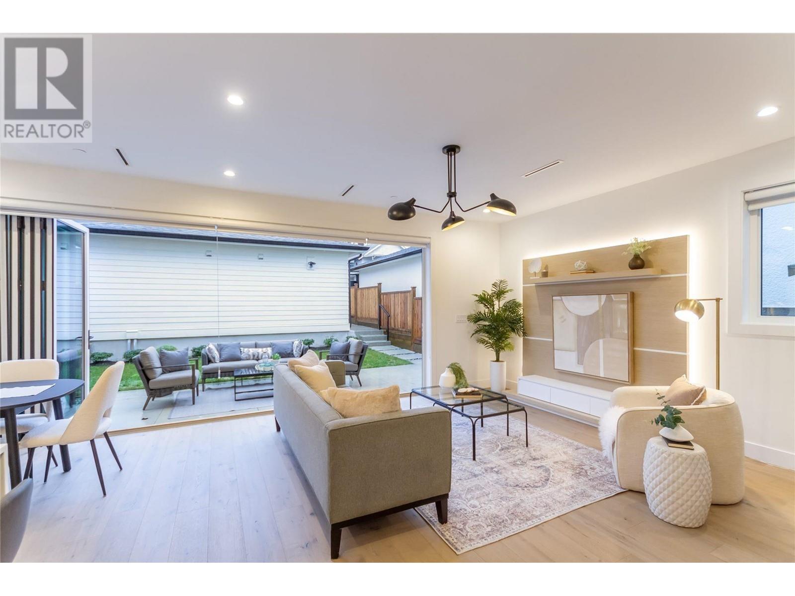 Listing Picture 6 of 25 : 2 1982 VENABLES STREET, Vancouver / 溫哥華 - 魯藝地產 Yvonne Lu Group - MLS Medallion Club Member