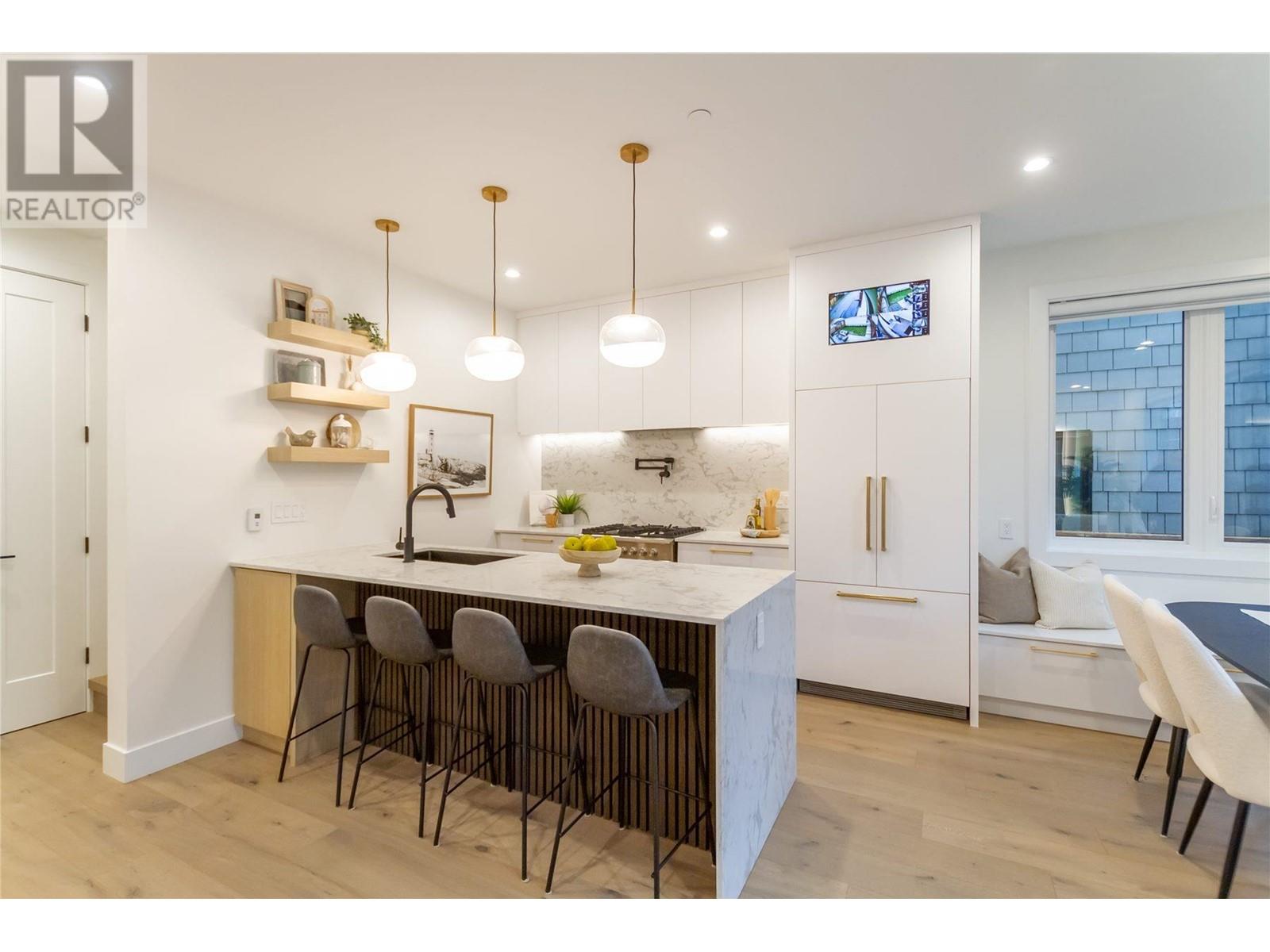 Listing Picture 7 of 25 : 2 1982 VENABLES STREET, Vancouver / 溫哥華 - 魯藝地產 Yvonne Lu Group - MLS Medallion Club Member