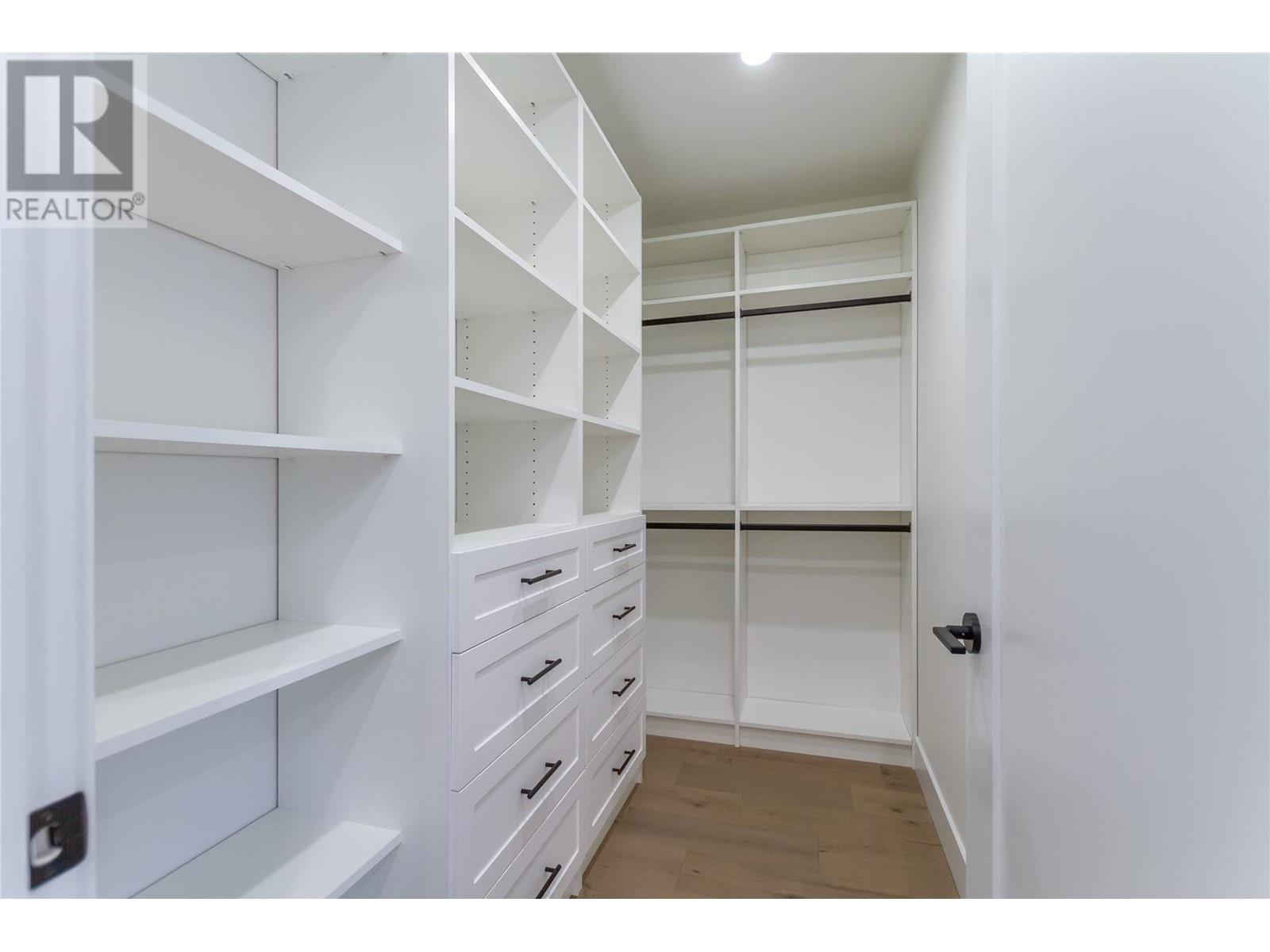 Listing Picture 17 of 25 : 2 1982 VENABLES STREET, Vancouver / 溫哥華 - 魯藝地產 Yvonne Lu Group - MLS Medallion Club Member