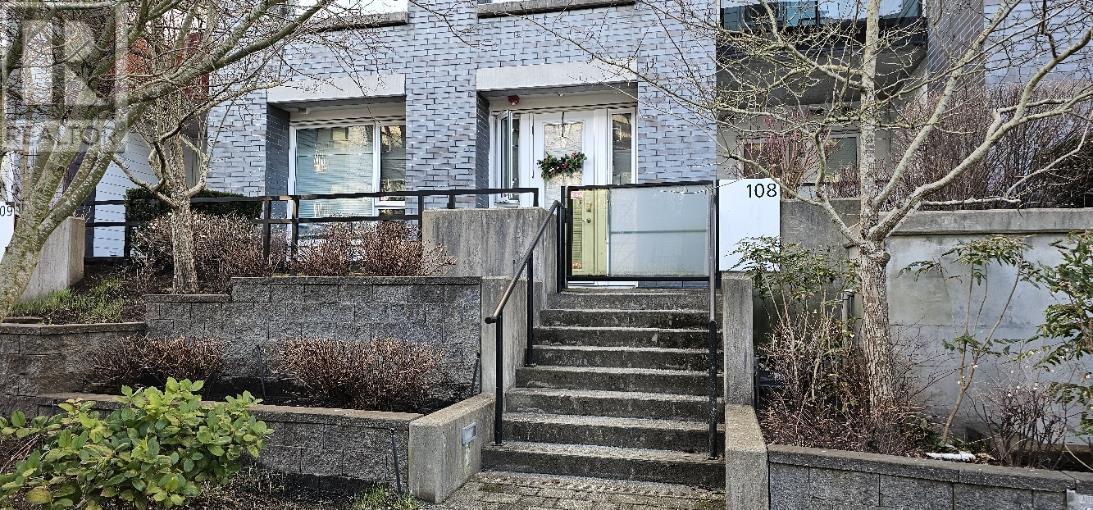 Listing Picture 9 of 13 : 108 9250 UNIVERSITY HIGH STREET, Burnaby / 本拿比 - 魯藝地產 Yvonne Lu Group - MLS Medallion Club Member