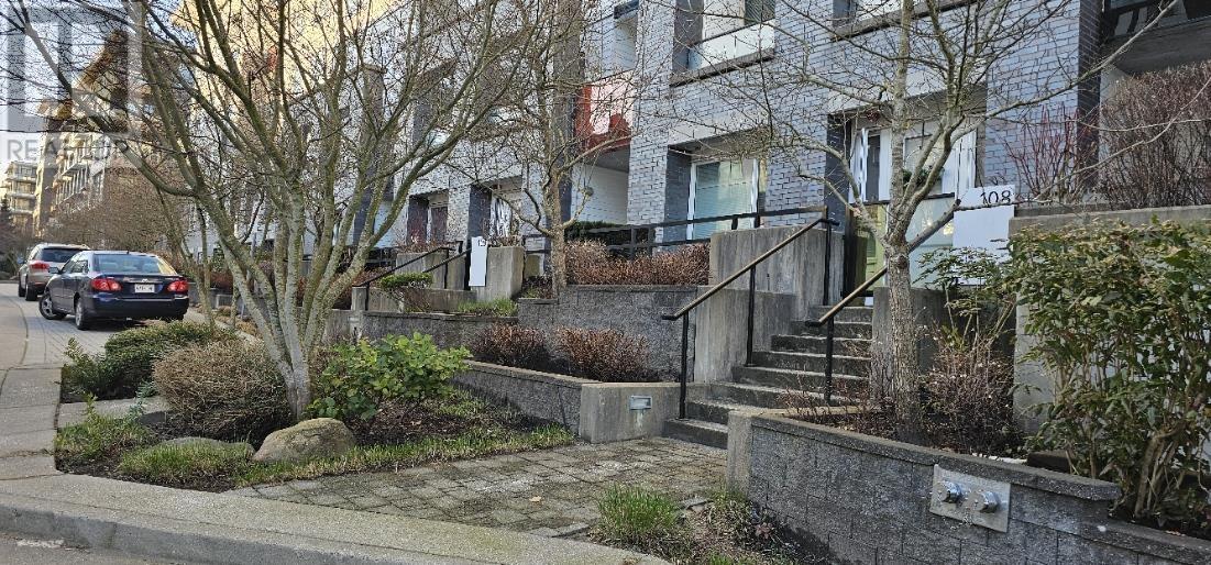 Listing Picture 11 of 13 : 108 9250 UNIVERSITY HIGH STREET, Burnaby / 本拿比 - 魯藝地產 Yvonne Lu Group - MLS Medallion Club Member