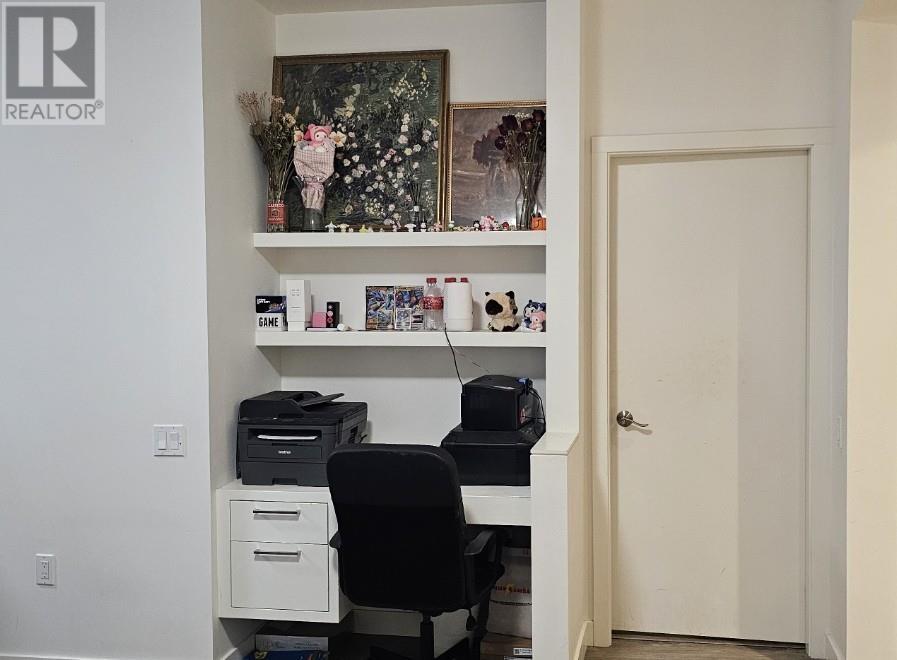 Listing Picture 6 of 13 : 108 9250 UNIVERSITY HIGH STREET, Burnaby / 本拿比 - 魯藝地產 Yvonne Lu Group - MLS Medallion Club Member
