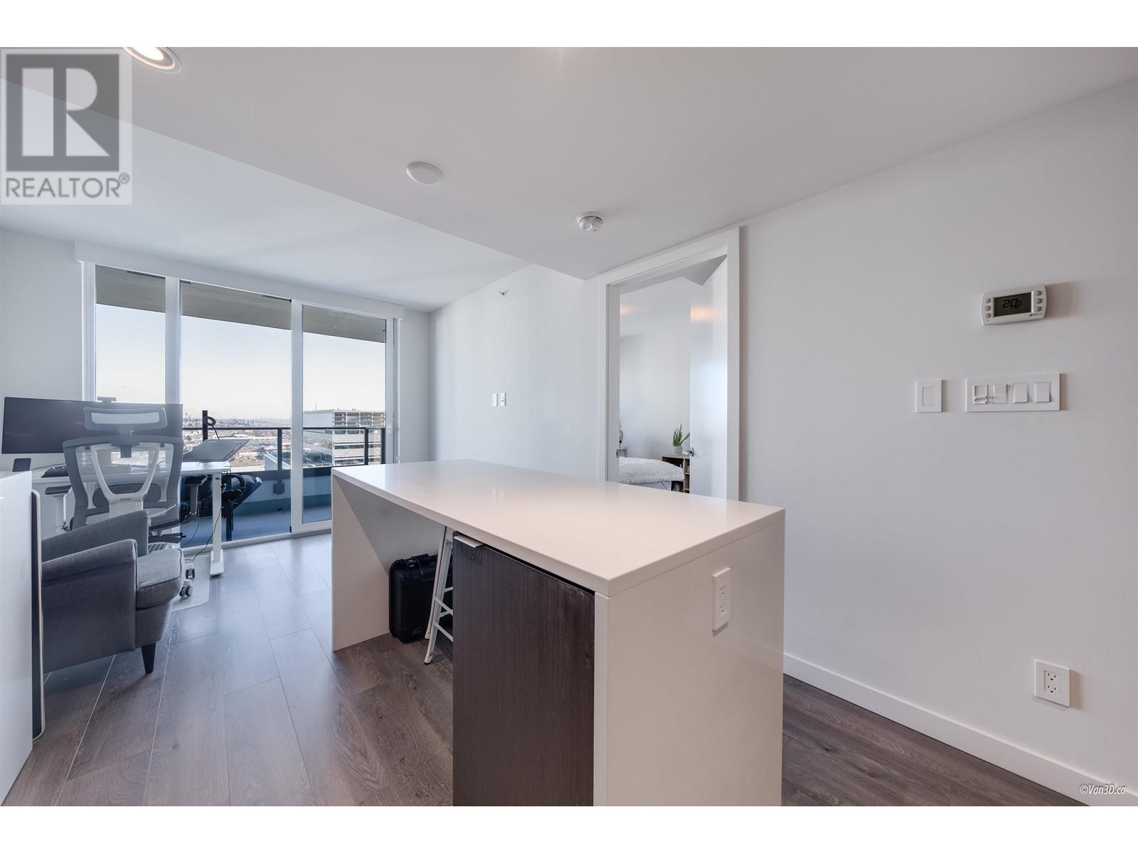 Listing Picture 2 of 25 : 2505 8189 CAMBIE STREET, Vancouver / 溫哥華 - 魯藝地產 Yvonne Lu Group - MLS Medallion Club Member