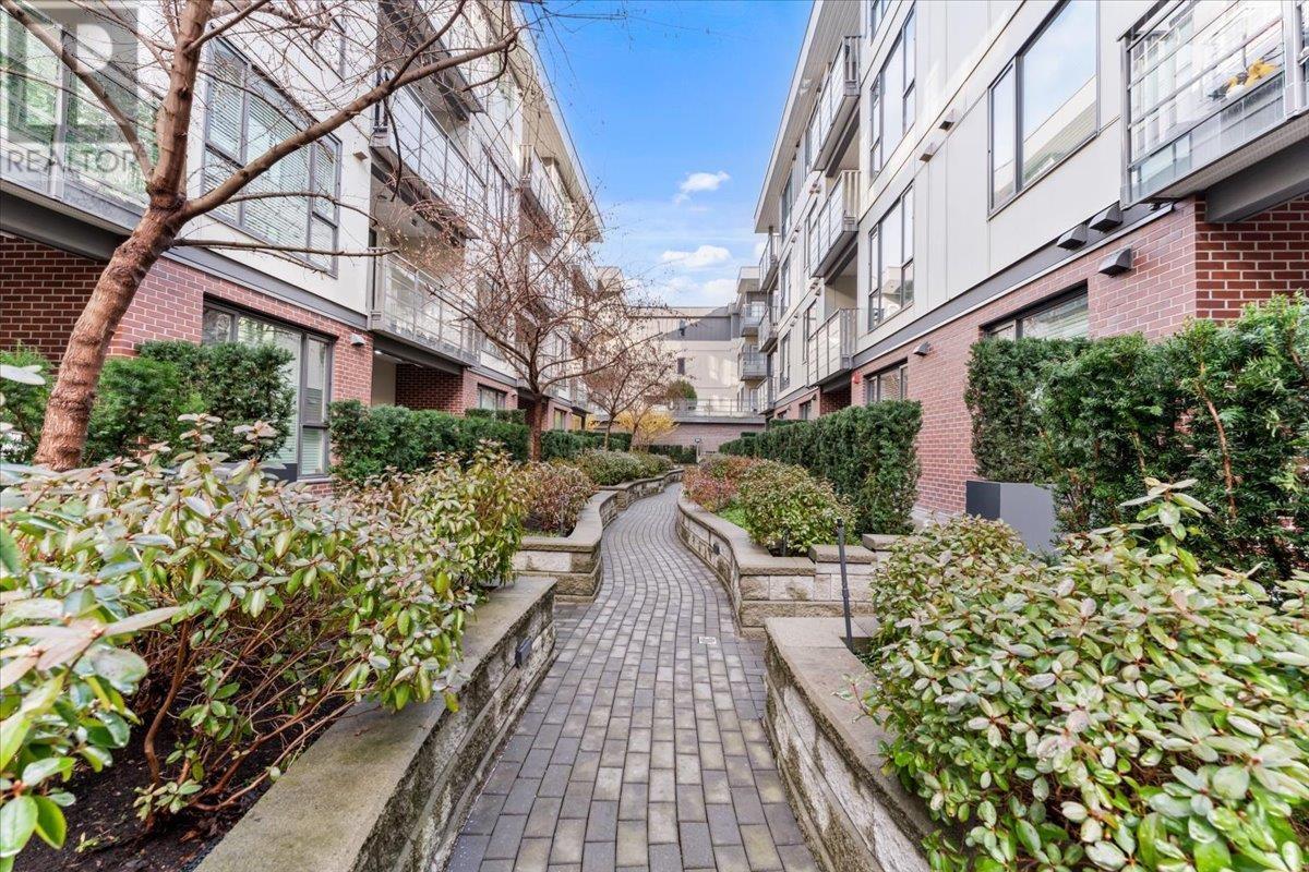 Listing Picture 26 of 30 : 134 5355 LANE STREET, Burnaby / 本拿比 - 魯藝地產 Yvonne Lu Group - MLS Medallion Club Member